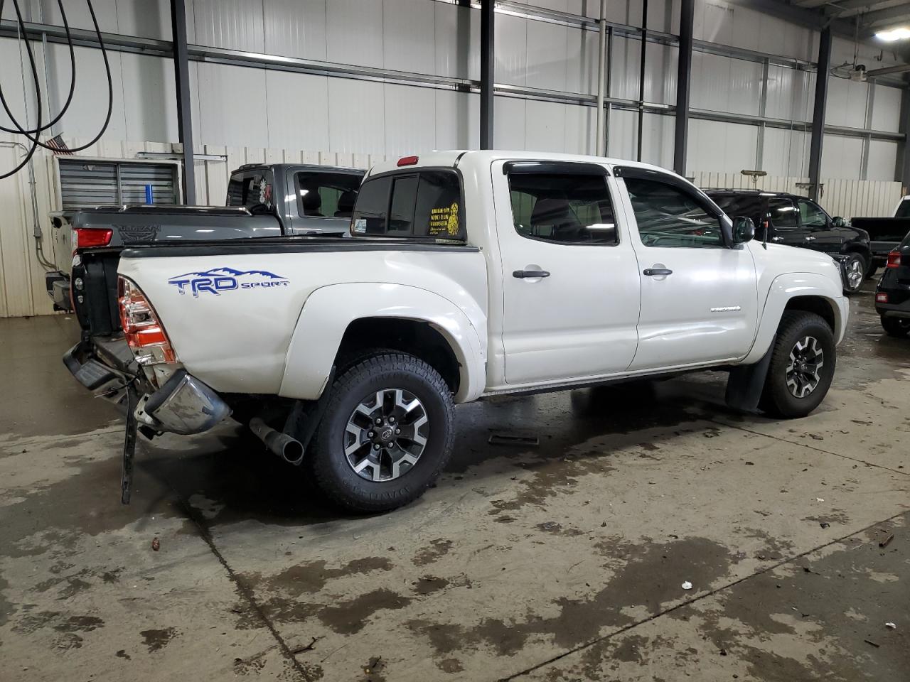 2009 Toyota Tacoma Double Cab White vin: 3TMLU42NX9M024494