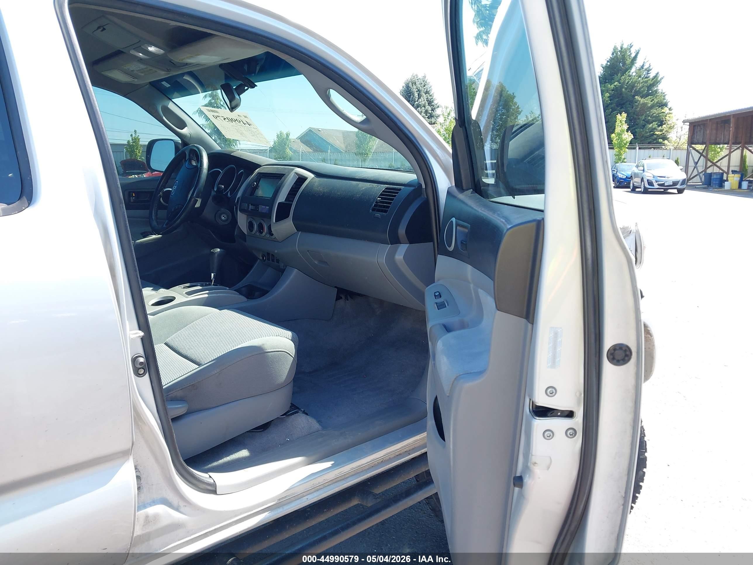 2011 Toyota Tacoma Base V6 Silver vin: 3TMLU4EN0BM071065