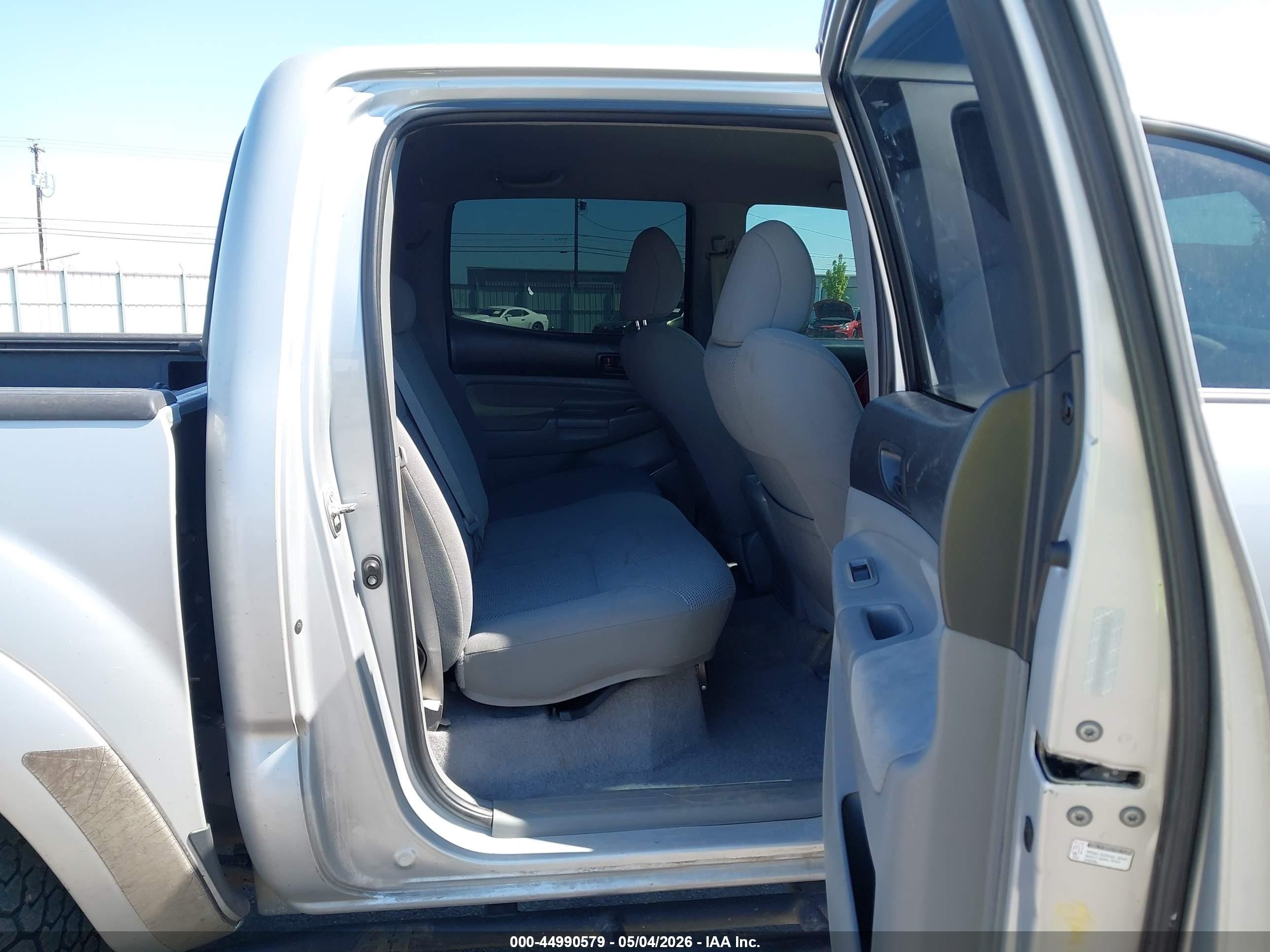 2011 Toyota Tacoma Base V6 Silver vin: 3TMLU4EN0BM071065