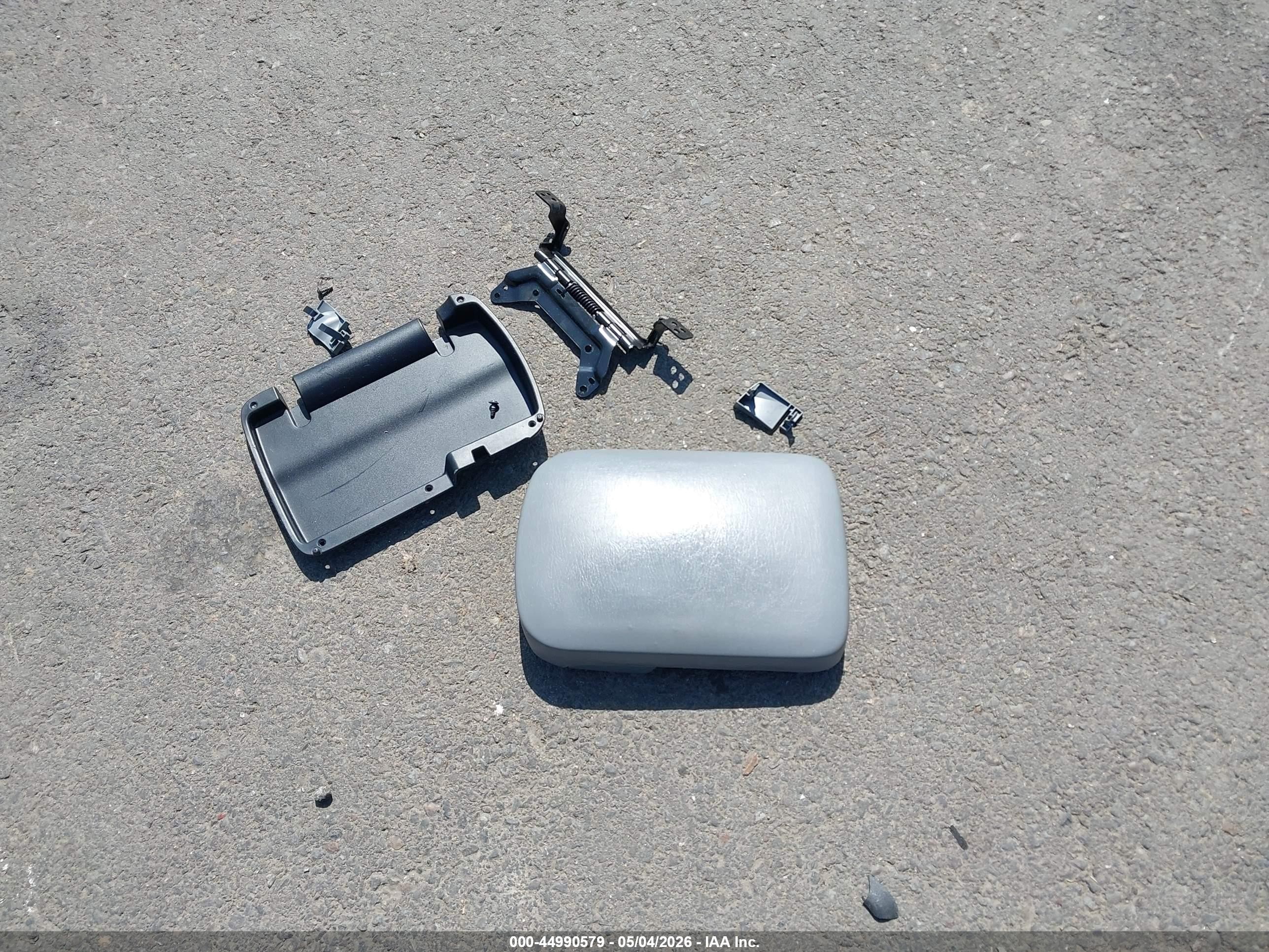 2011 Toyota Tacoma Base V6 Silver vin: 3TMLU4EN0BM071065