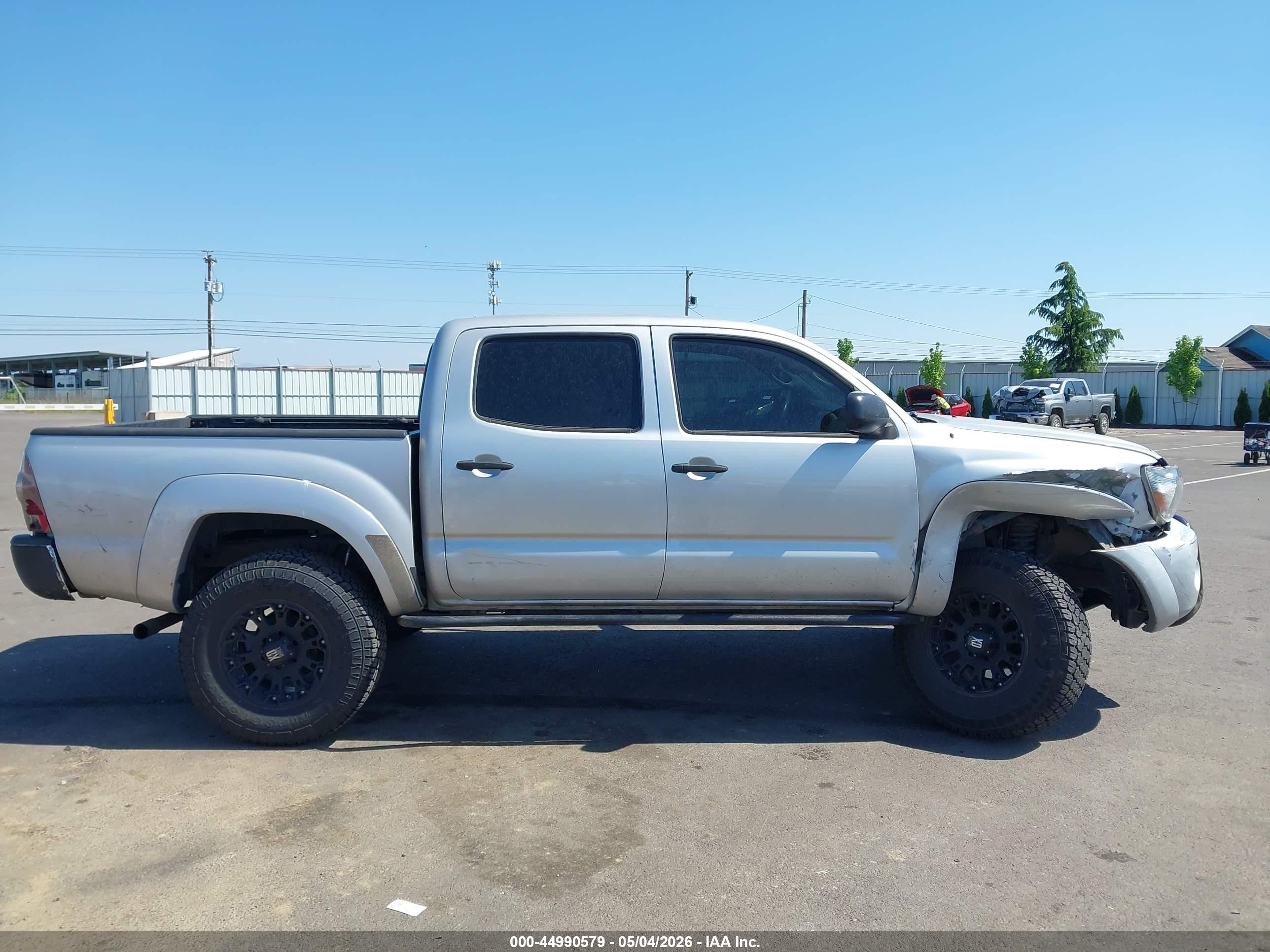 2011 Toyota Tacoma Base V6 Silver vin: 3TMLU4EN0BM071065