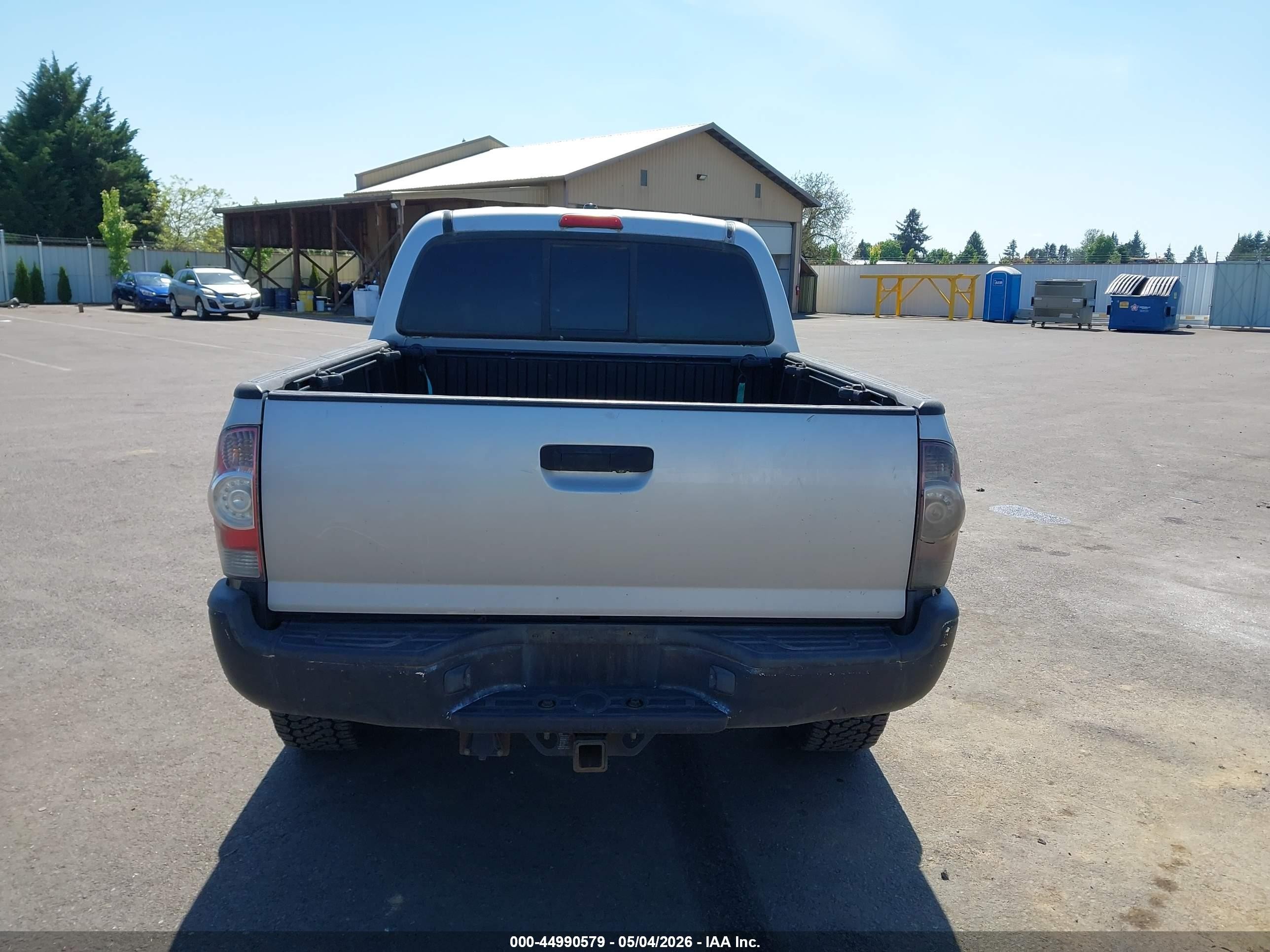 2011 Toyota Tacoma Base V6 Silver vin: 3TMLU4EN0BM071065