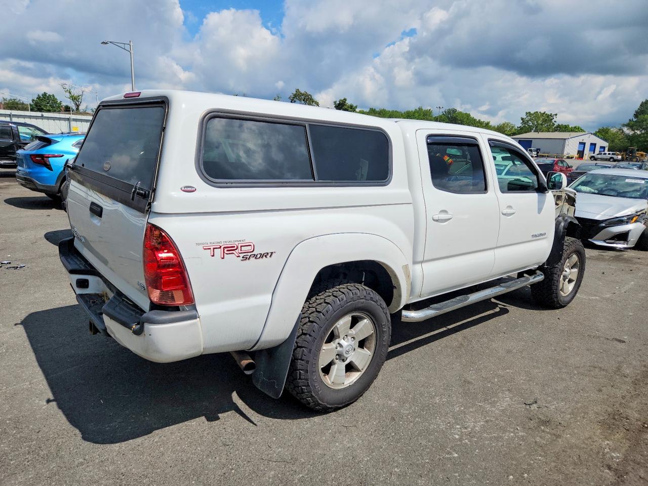 2011 Toyota Tacoma V6 White vin: 3TMLU4EN0BM078565