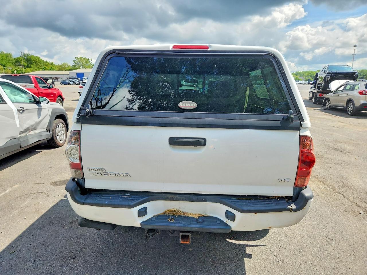2011 Toyota Tacoma V6 White vin: 3TMLU4EN0BM078565