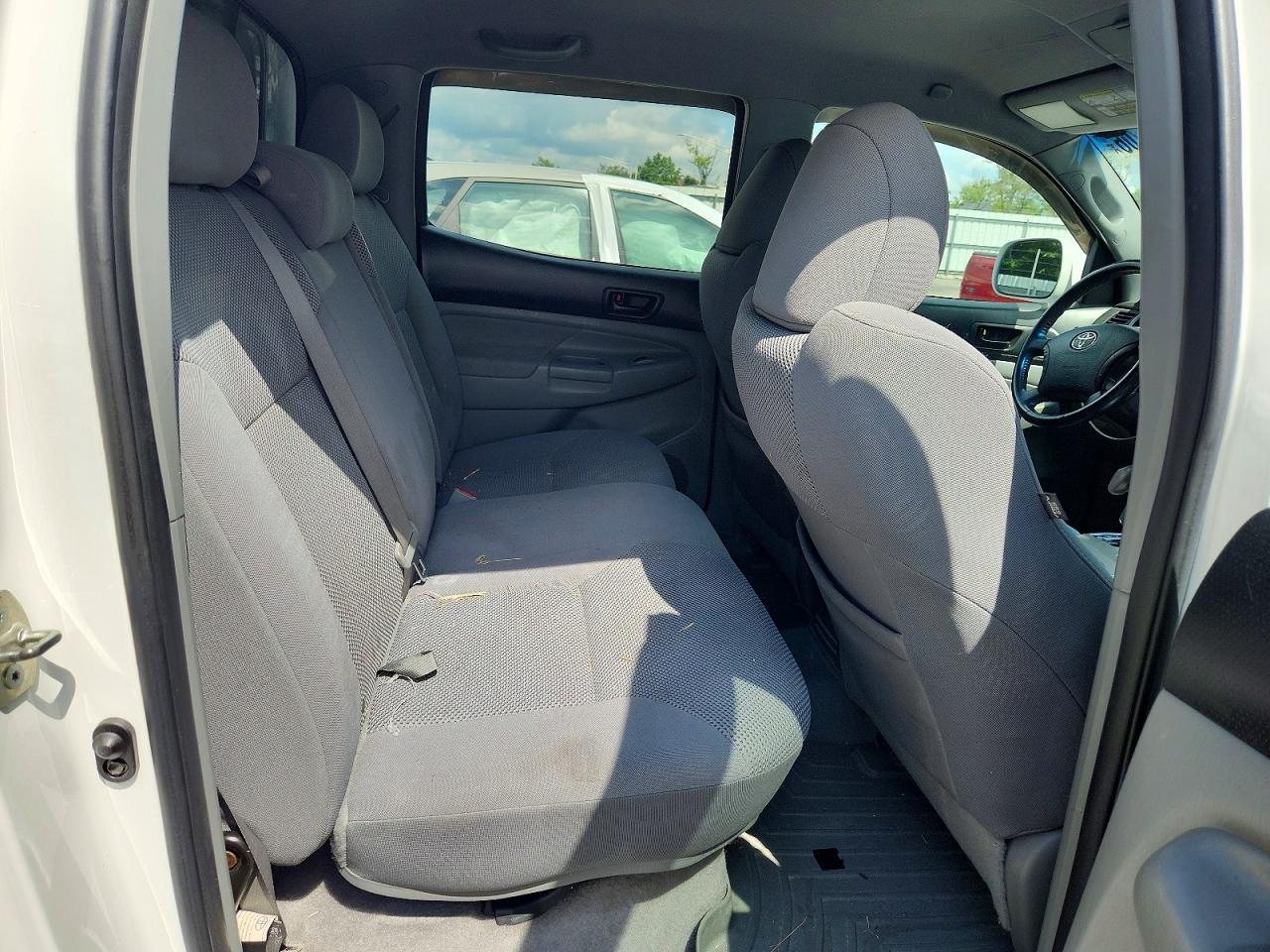 2011 Toyota Tacoma V6 White vin: 3TMLU4EN0BM078565