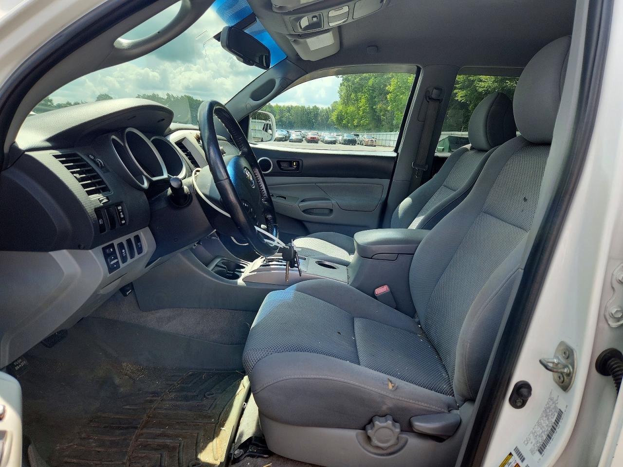 2011 Toyota Tacoma V6 White vin: 3TMLU4EN0BM078565