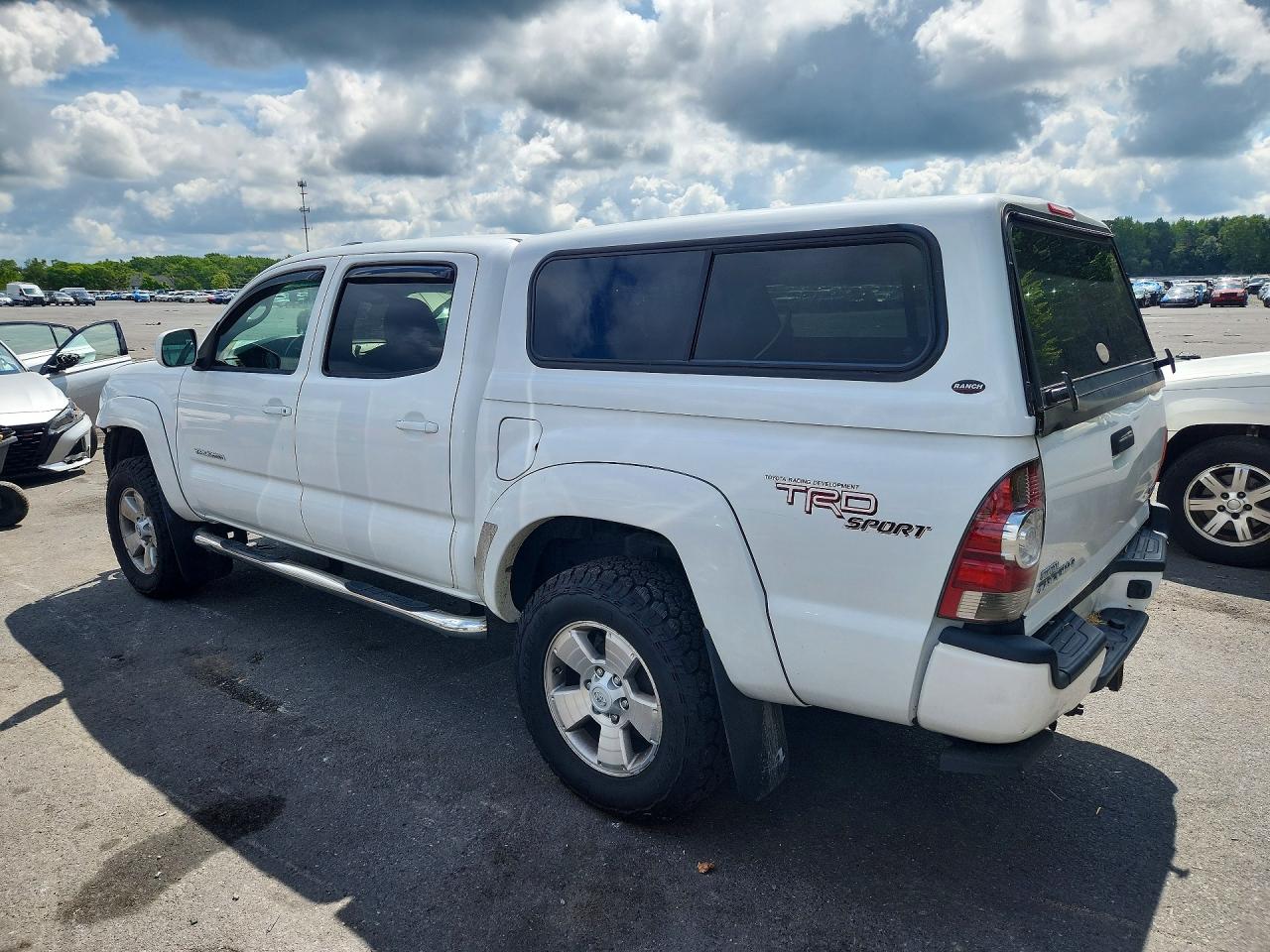 2011 Toyota Tacoma V6 White vin: 3TMLU4EN0BM078565