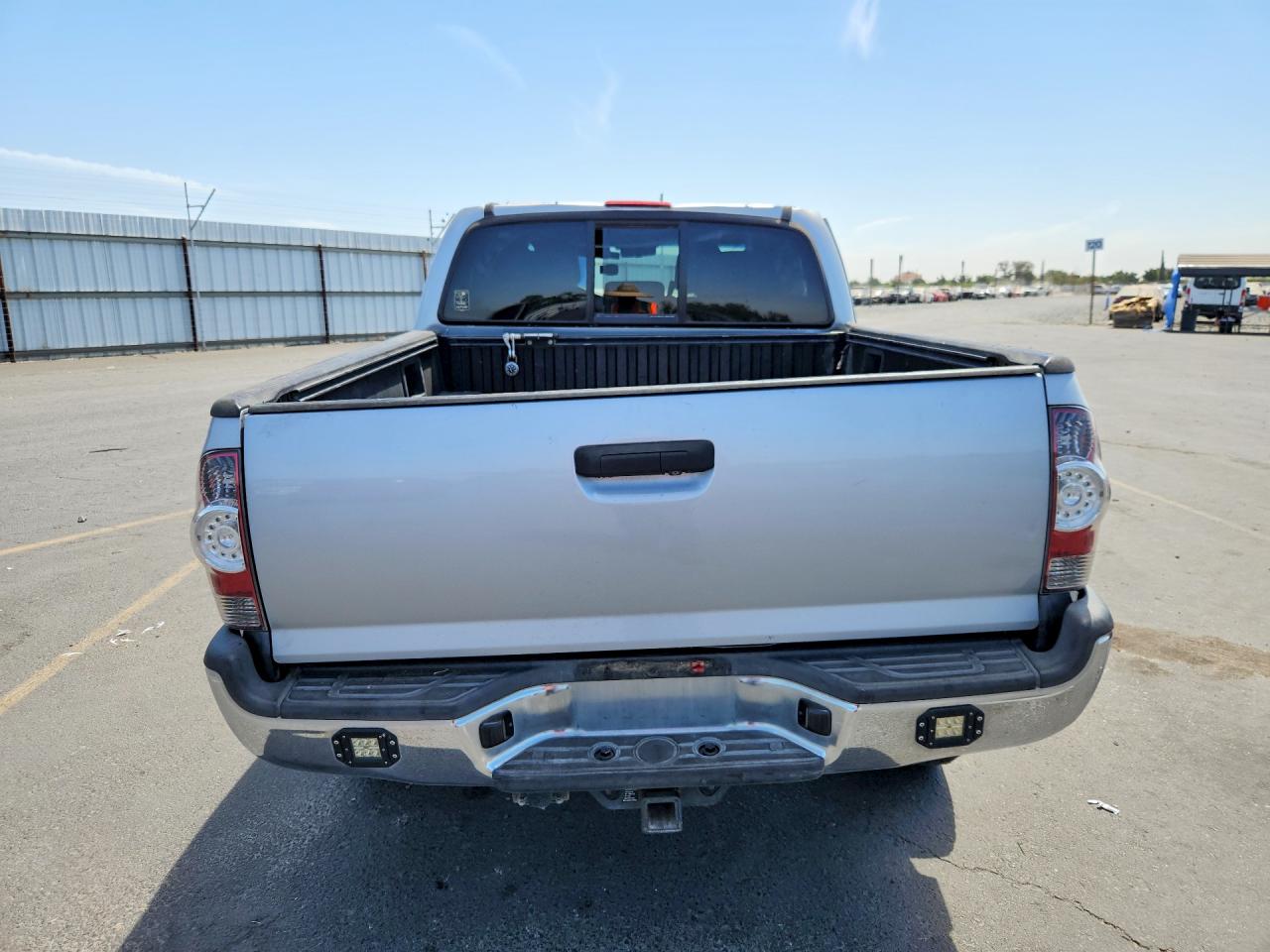 2011 Toyota Tacoma V6 Silver vin: 3TMLU4EN0BM080011