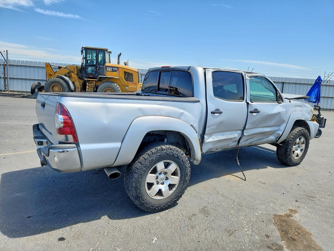 2011 Toyota Tacoma V6 Silver vin: 3TMLU4EN0BM080011