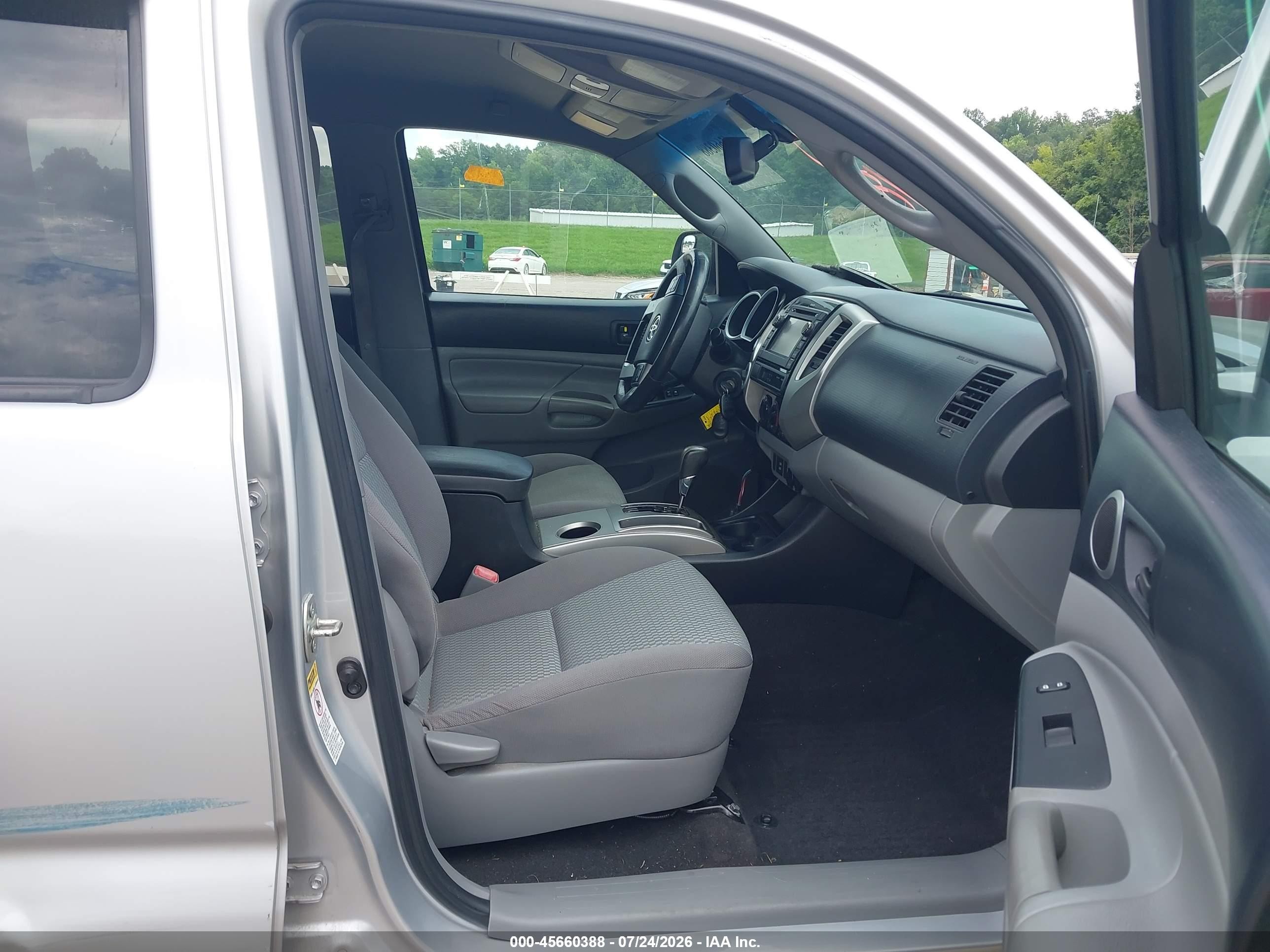 2013 Toyota Tacoma Base V6 Silver vin: 3TMLU4EN0DM105525