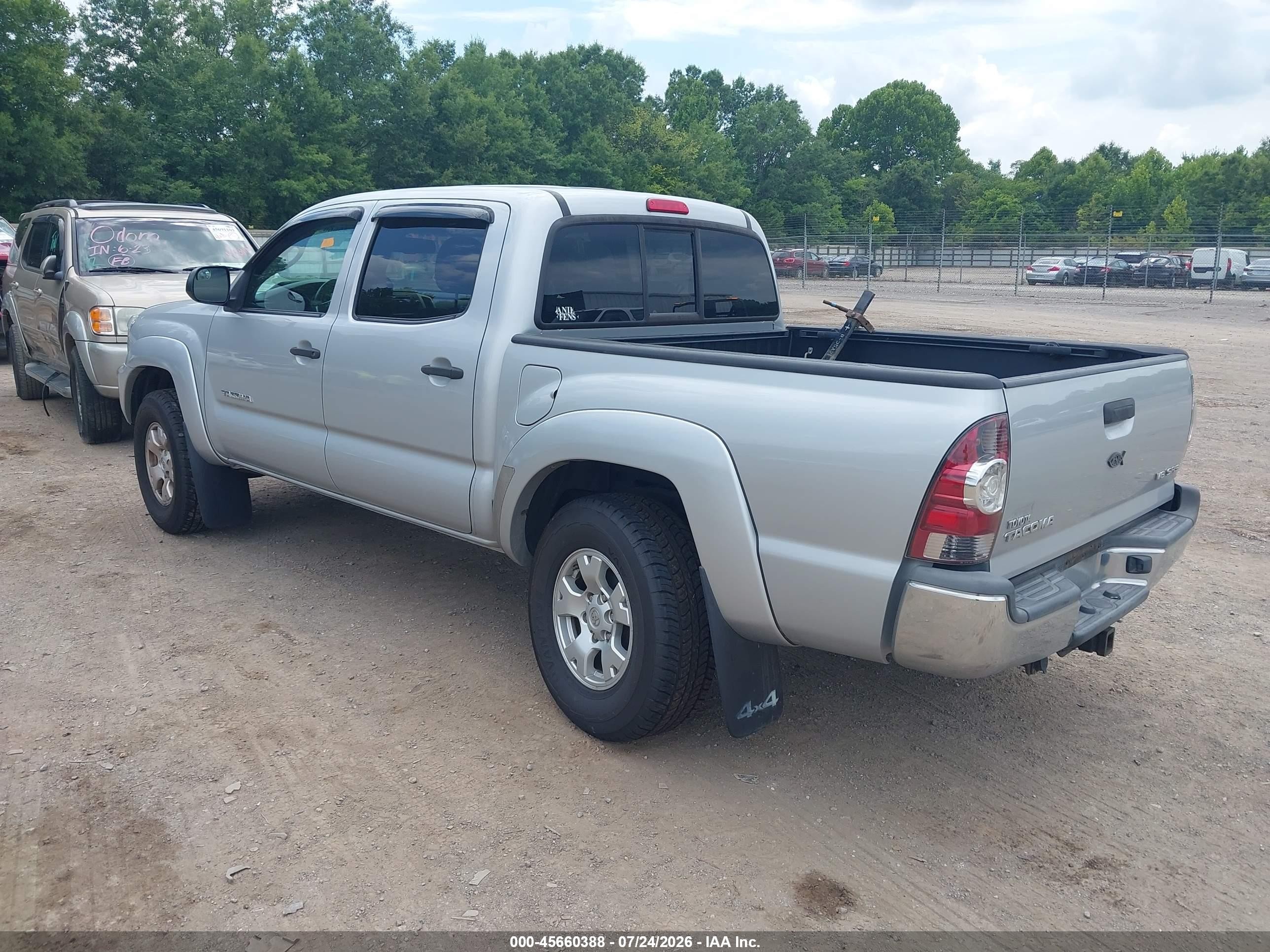 2013 Toyota Tacoma Base V6 Silver vin: 3TMLU4EN0DM105525
