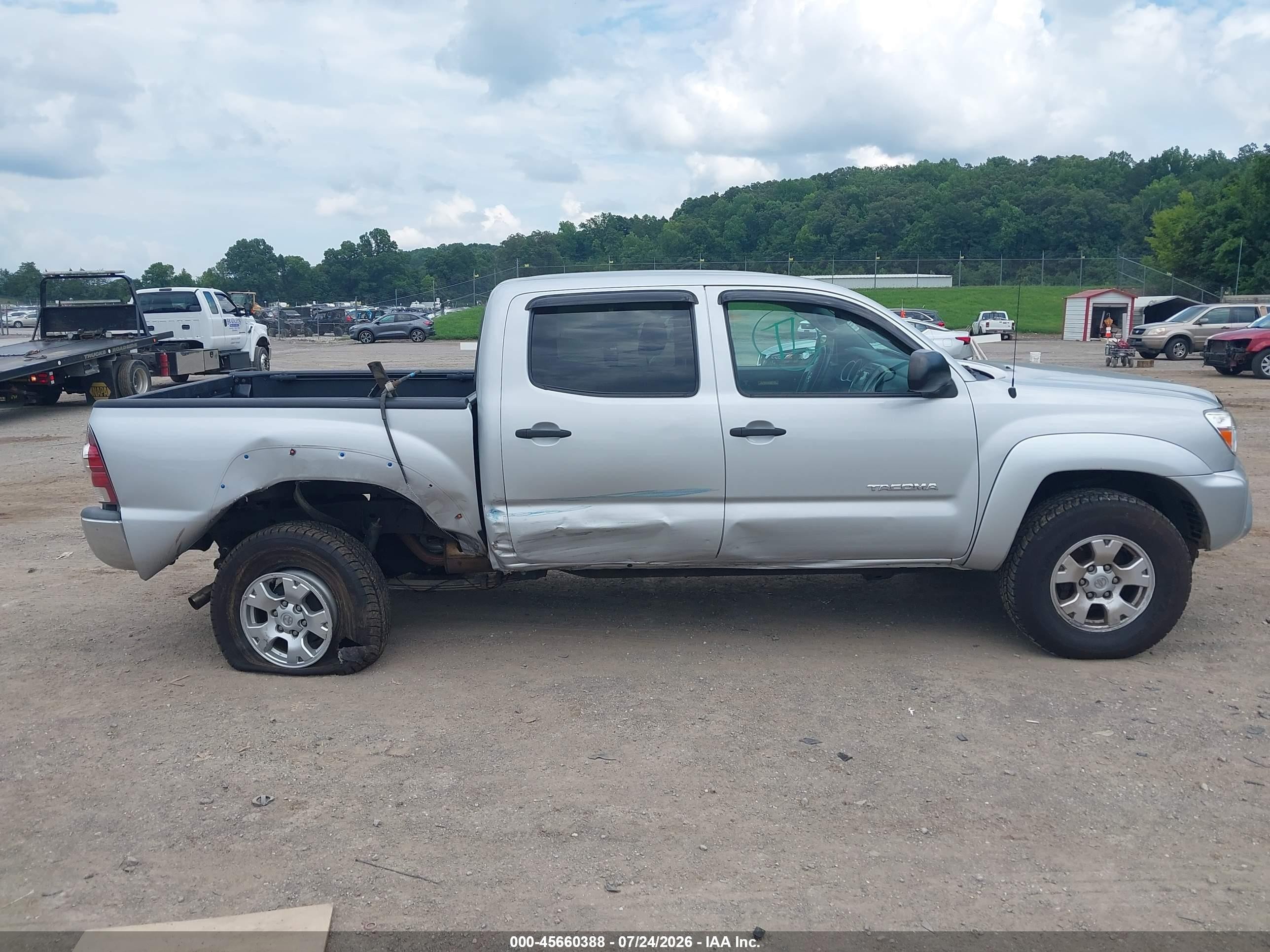 2013 Toyota Tacoma Base V6 Silver vin: 3TMLU4EN0DM105525