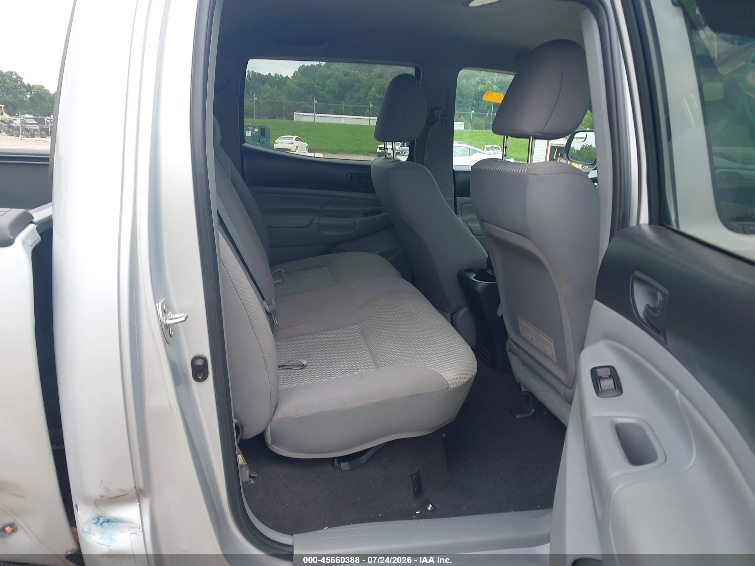 2013 Toyota Tacoma Base V6 Silver vin: 3TMLU4EN0DM105525