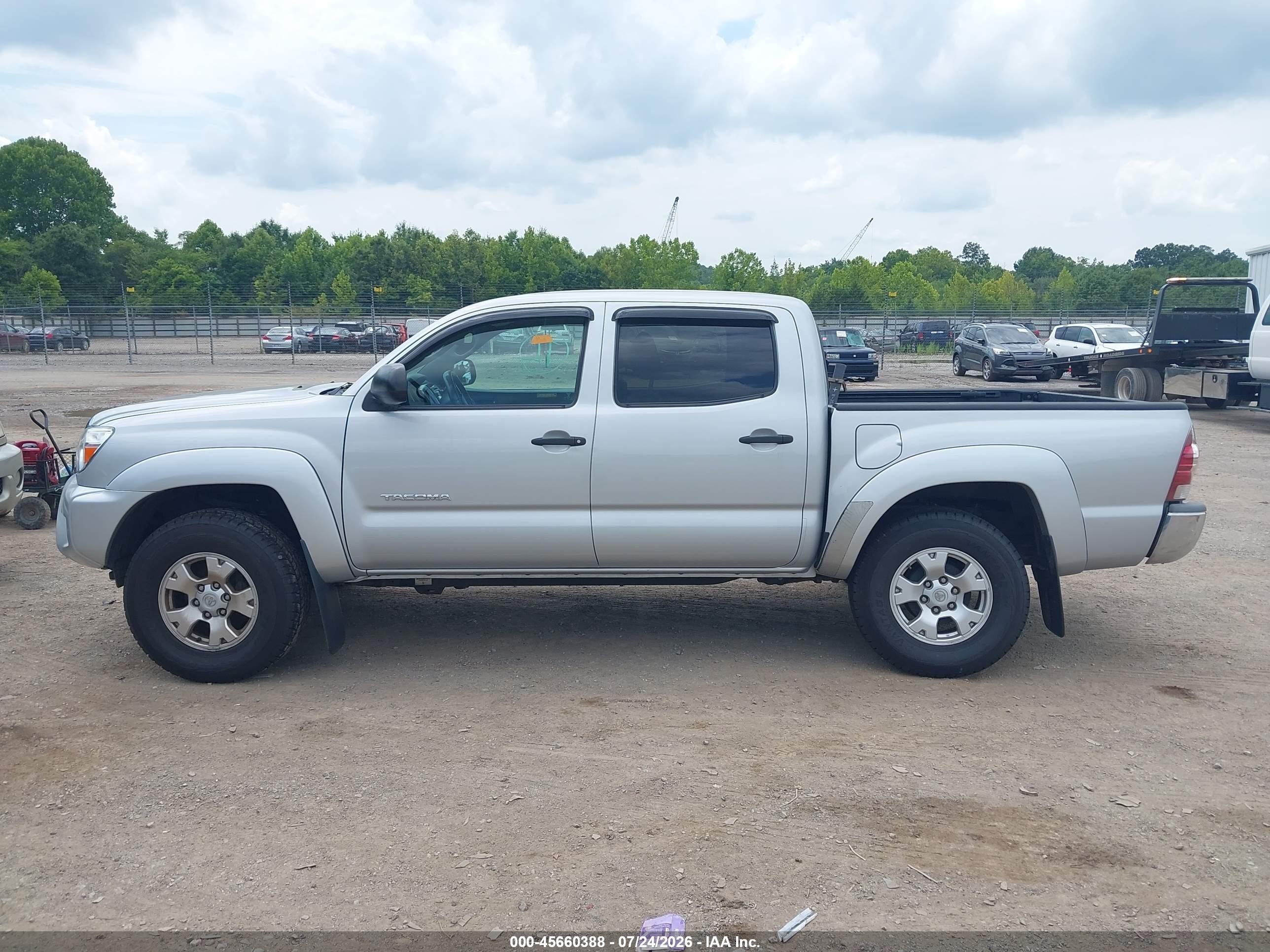 2013 Toyota Tacoma Base V6 Silver vin: 3TMLU4EN0DM105525