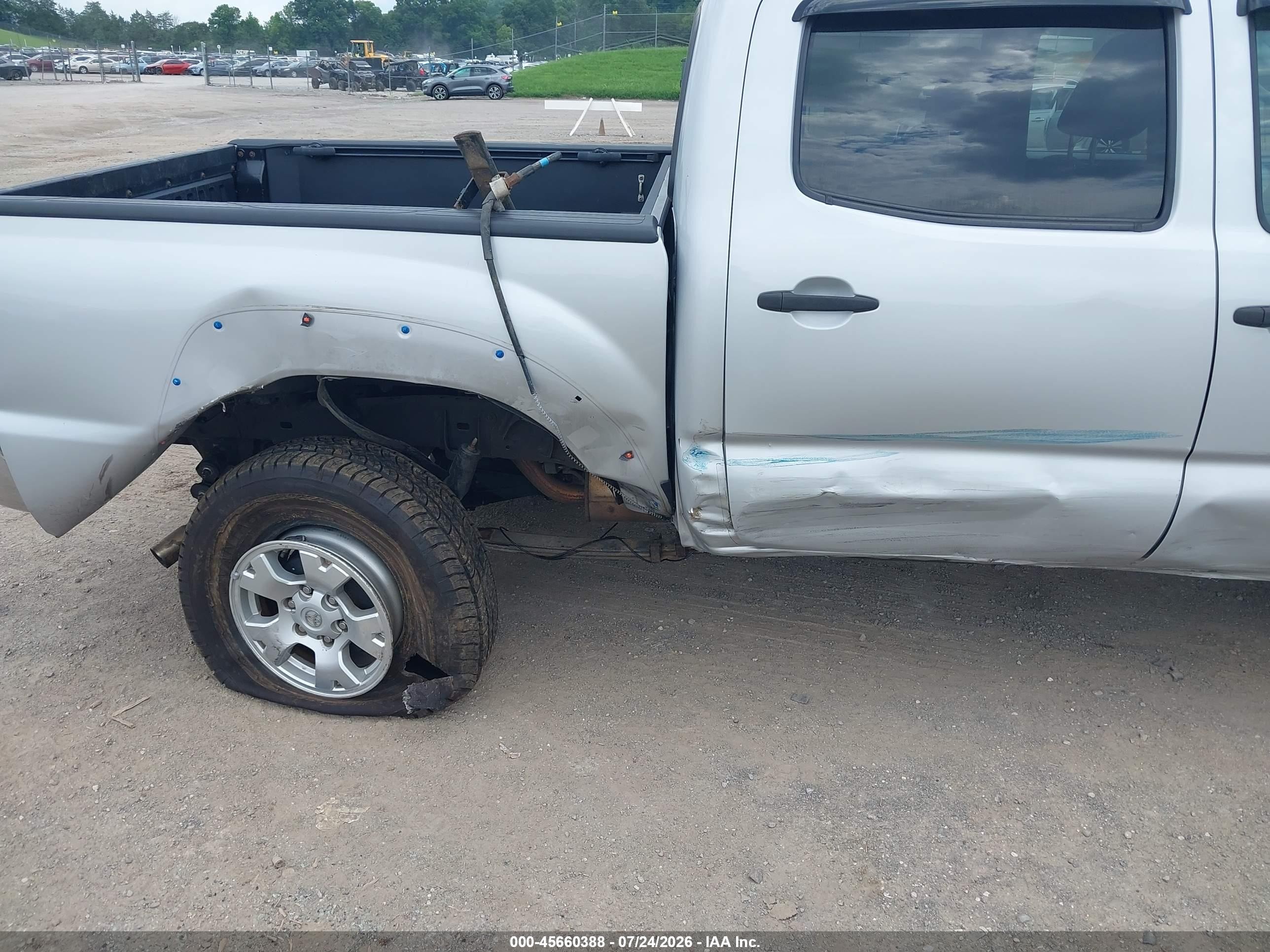 2013 Toyota Tacoma Base V6 Silver vin: 3TMLU4EN0DM105525