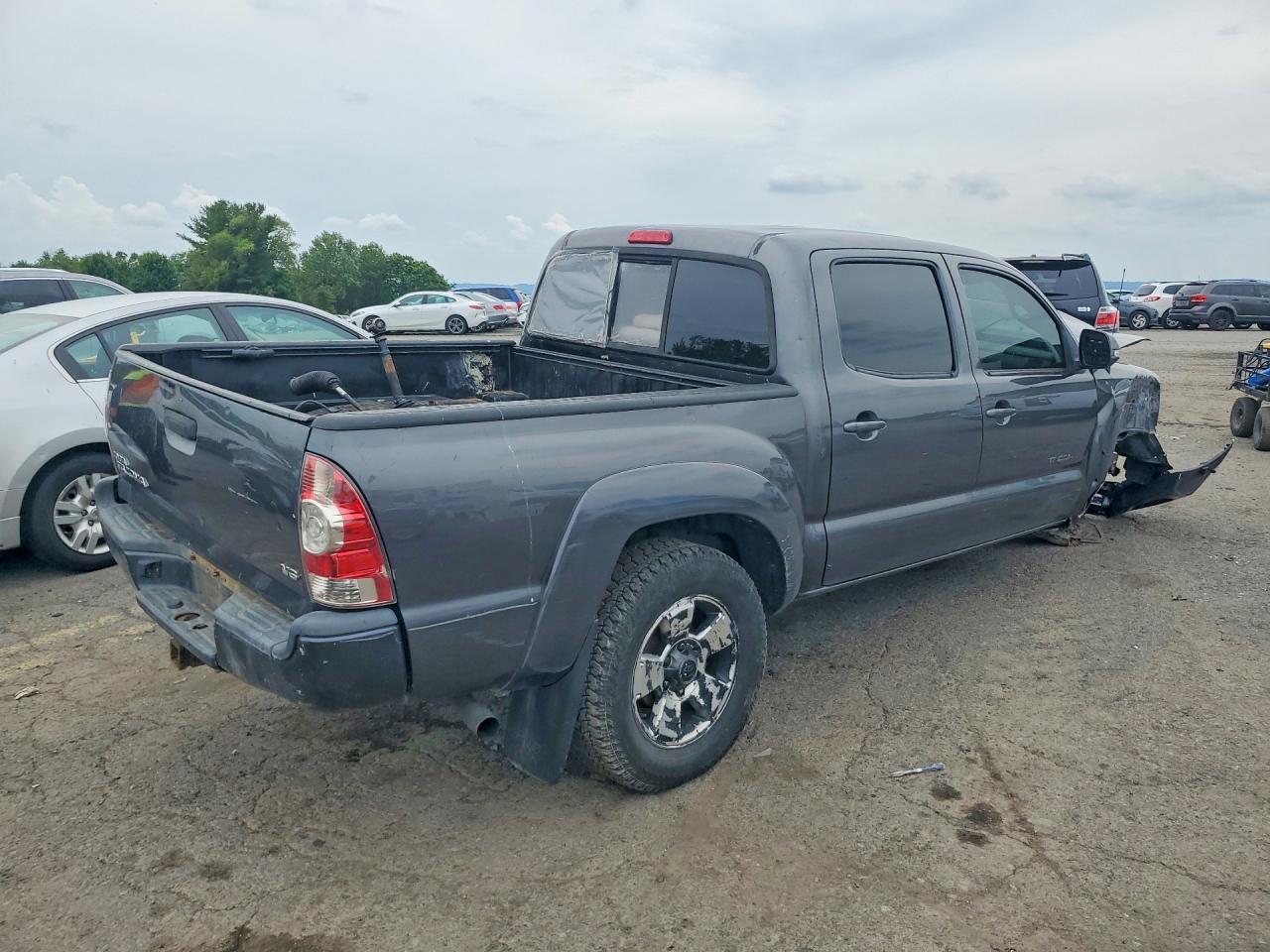 2013 Toyota Tacoma Double Cab Серый vin: 3TMLU4EN0DM110840