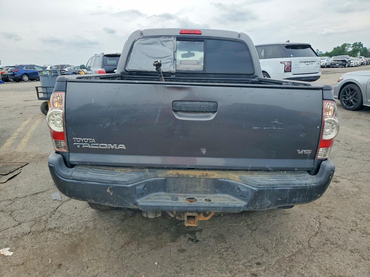 2013 Toyota Tacoma Double Cab Серый vin: 3TMLU4EN0DM110840