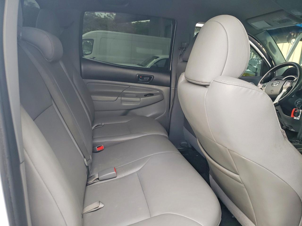 2013 Toyota Tacoma Double Cab Белый vin: 3TMLU4EN0DM111907