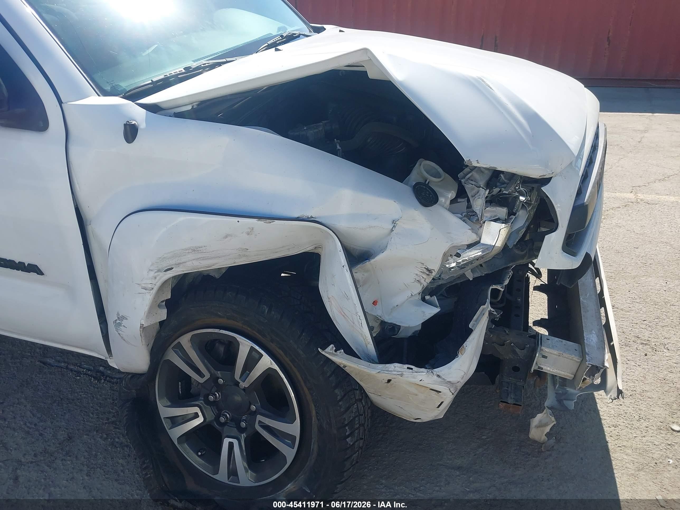 2013 Toyota Tacoma Base V6 White vin: 3TMLU4EN0DM120610