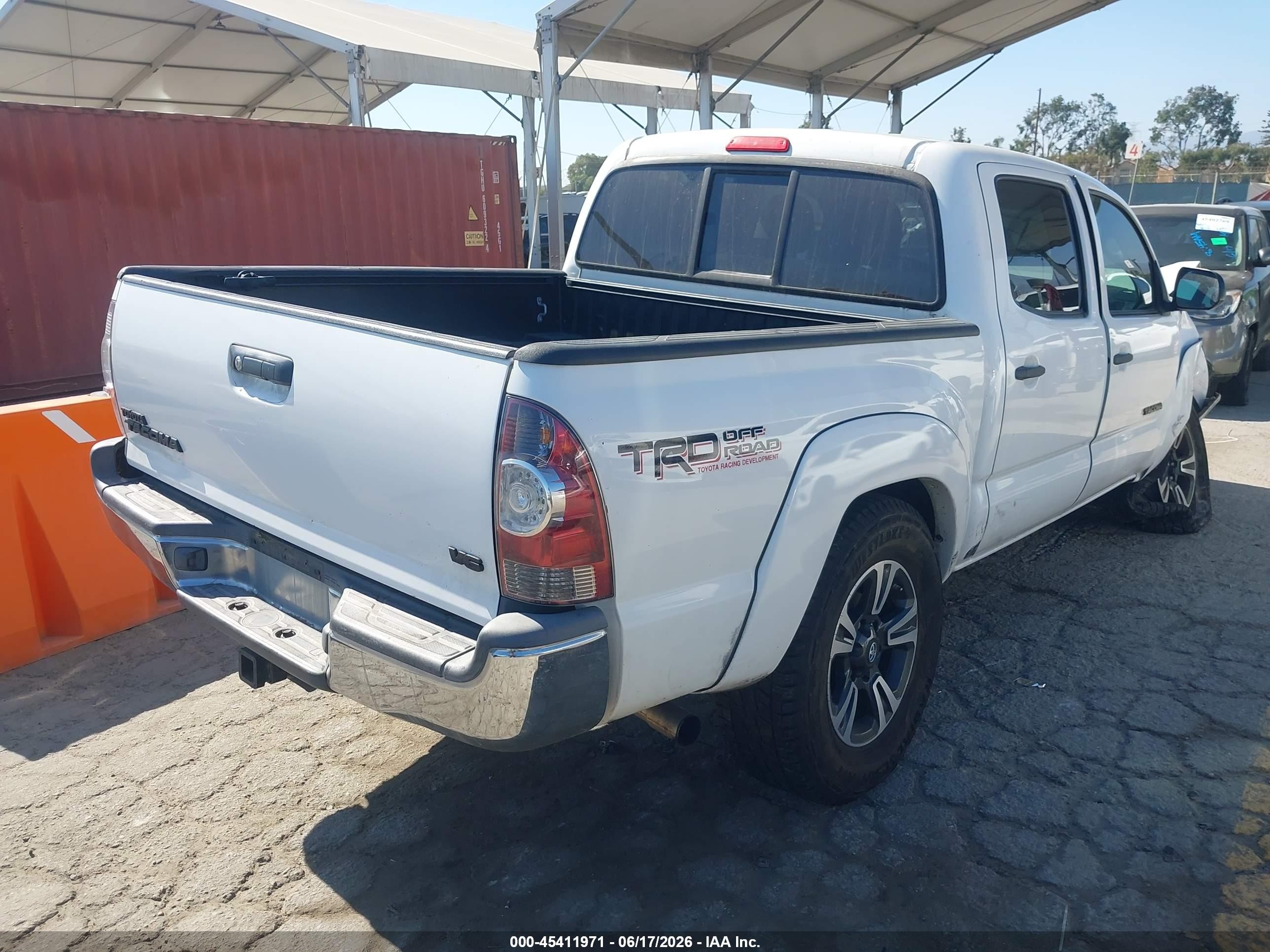 2013 Toyota Tacoma Base V6 White vin: 3TMLU4EN0DM120610