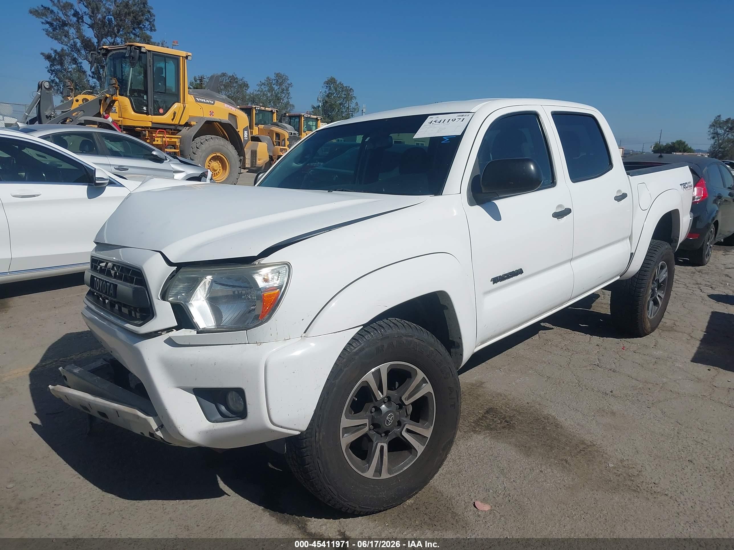 2013 Toyota Tacoma Base V6 White vin: 3TMLU4EN0DM120610