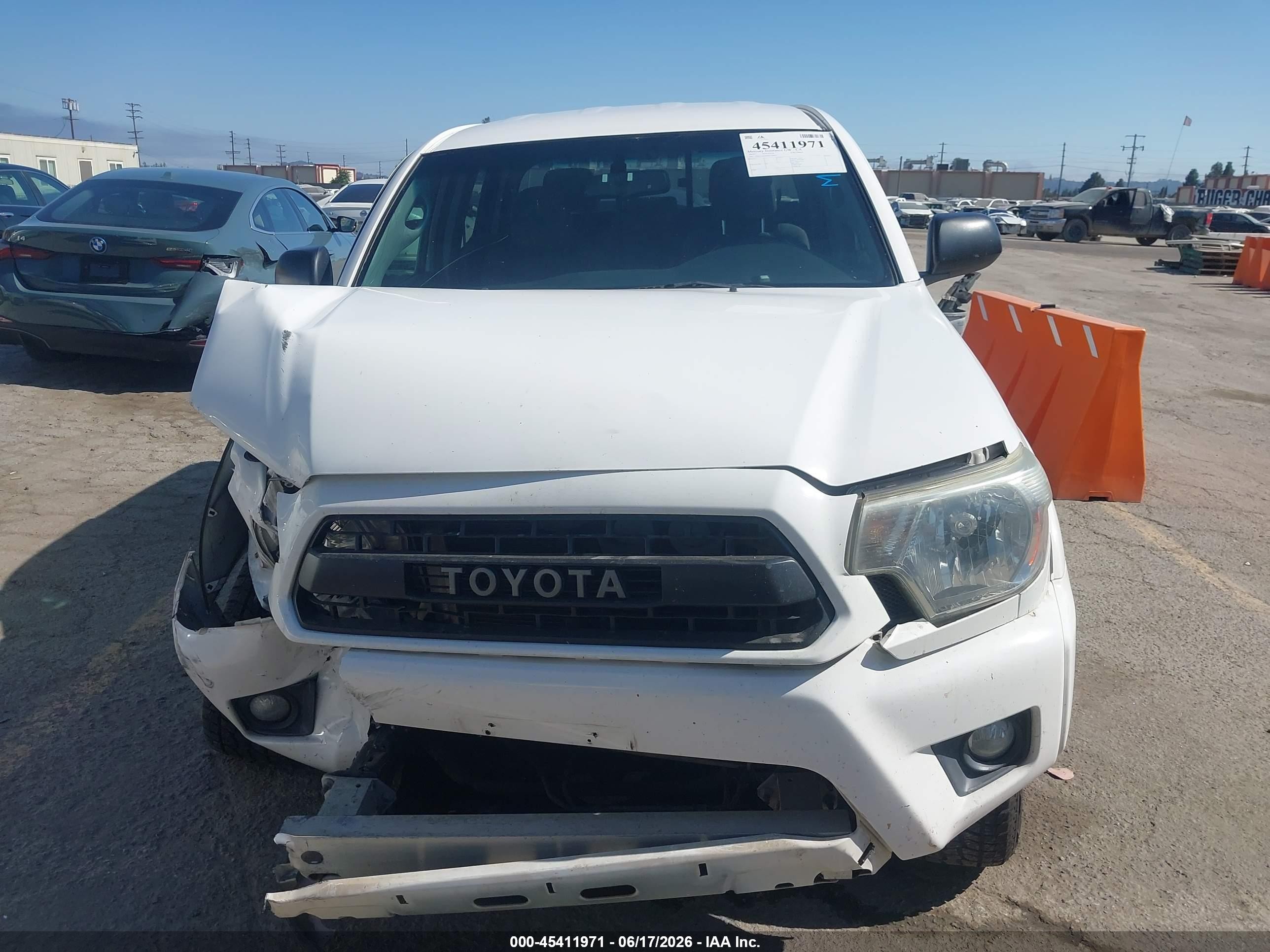 2013 Toyota Tacoma Base V6 White vin: 3TMLU4EN0DM120610