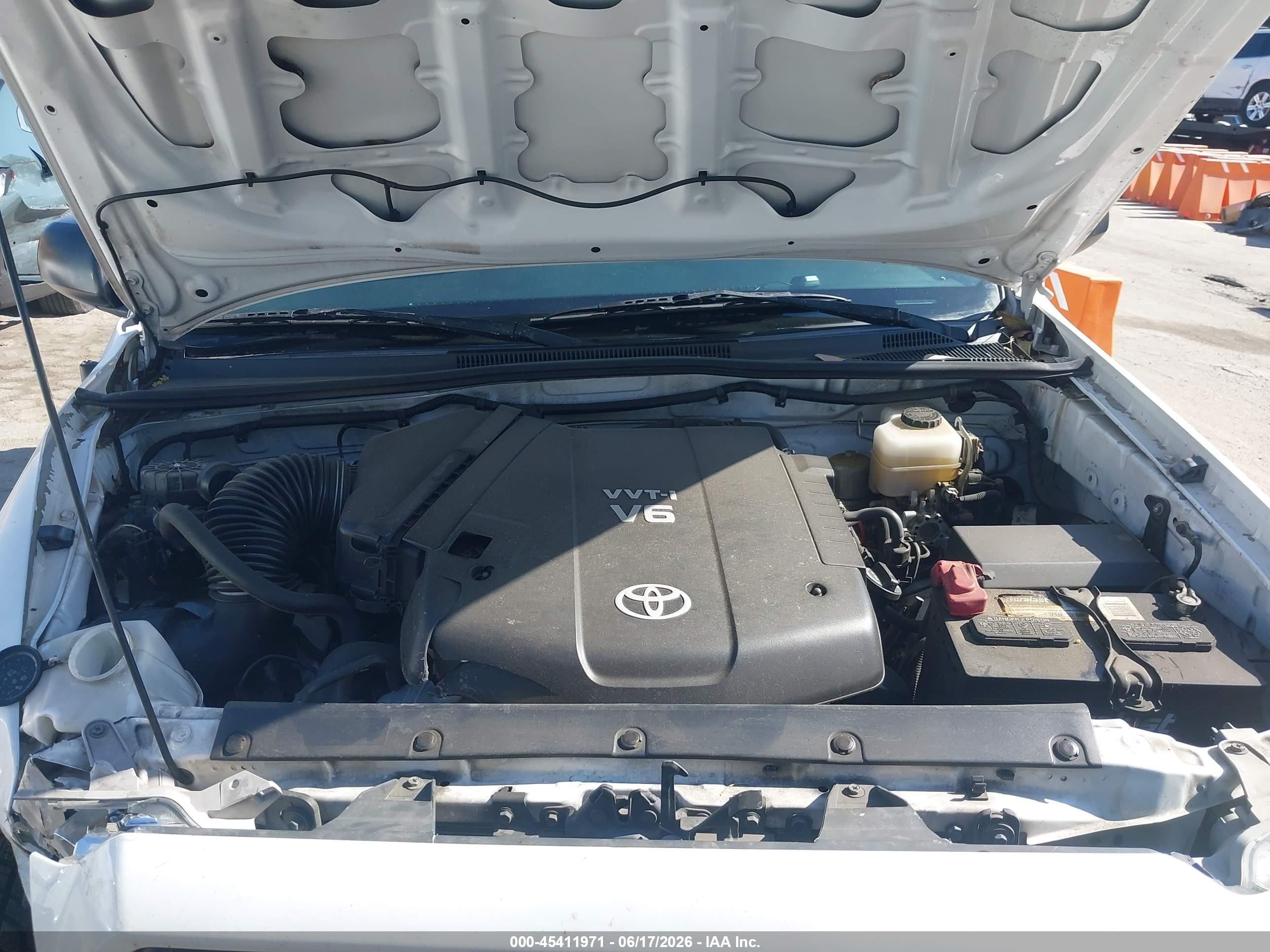 2013 Toyota Tacoma Base V6 White vin: 3TMLU4EN0DM120610