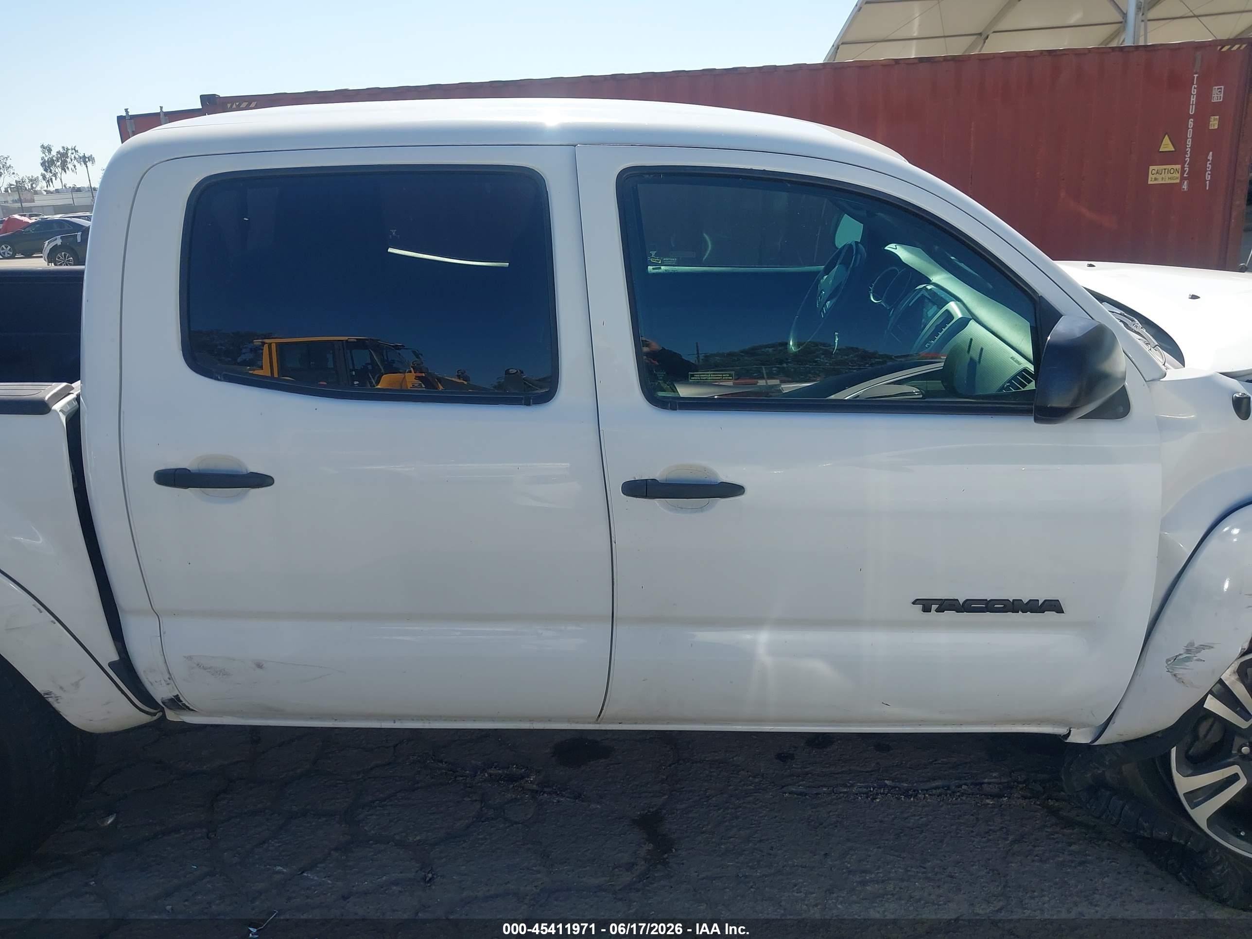 2013 Toyota Tacoma Base V6 White vin: 3TMLU4EN0DM120610