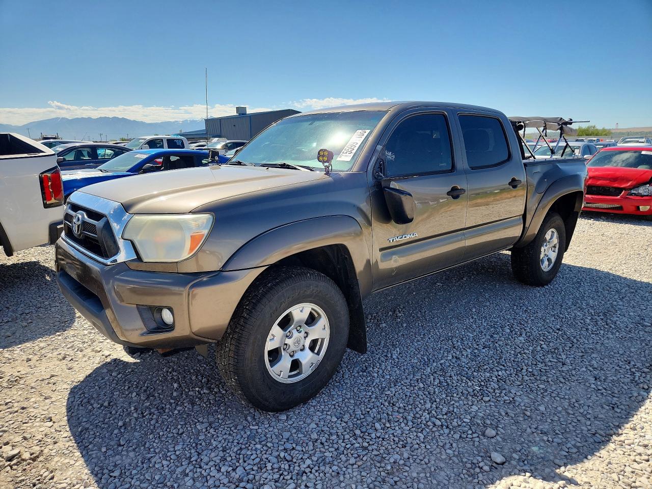 2014 Toyota Tacoma Double Cab Silver vin: 3TMLU4EN0EM137683