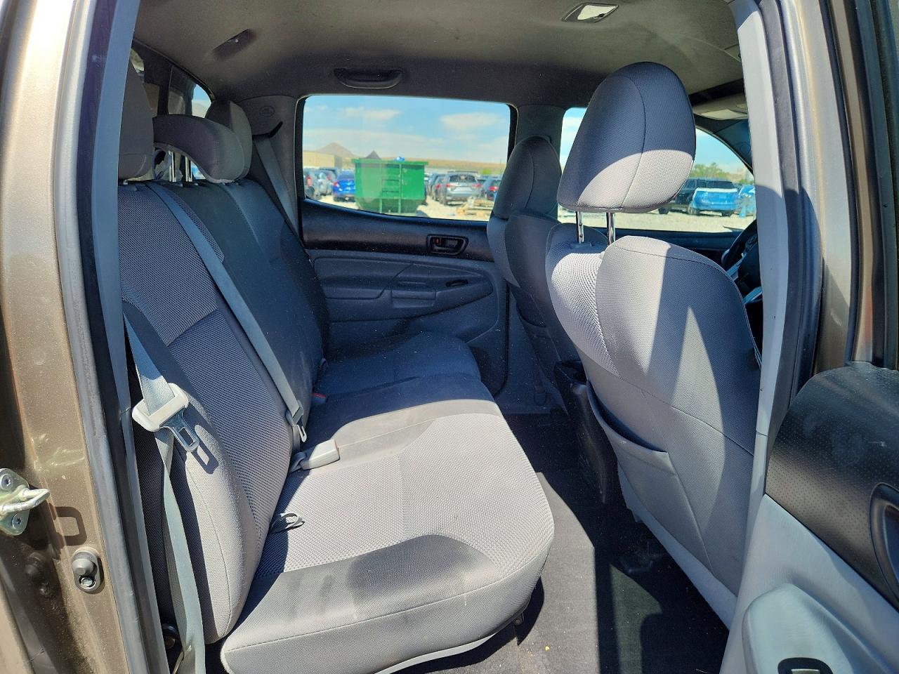 2014 Toyota Tacoma Double Cab Silver vin: 3TMLU4EN0EM137683