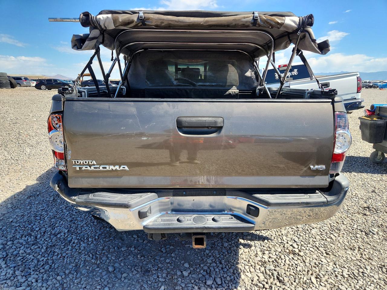 2014 Toyota Tacoma Double Cab Silver vin: 3TMLU4EN0EM137683