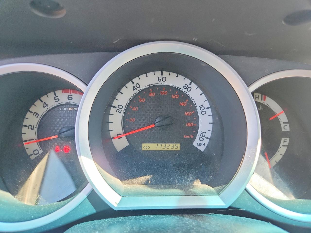 2014 Toyota Tacoma Double Cab Silver vin: 3TMLU4EN0EM137683