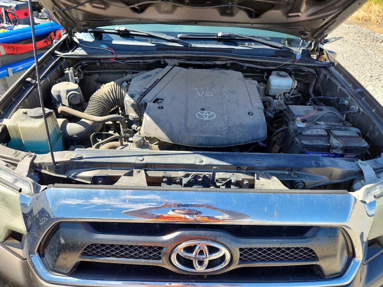2014 Toyota Tacoma Double Cab Silver vin: 3TMLU4EN0EM137683