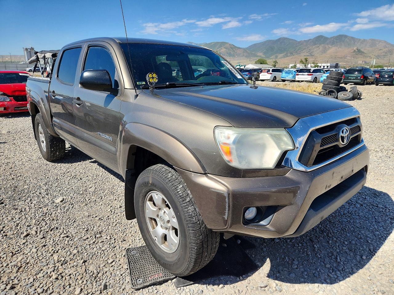 2014 Toyota Tacoma Double Cab Silver vin: 3TMLU4EN0EM137683