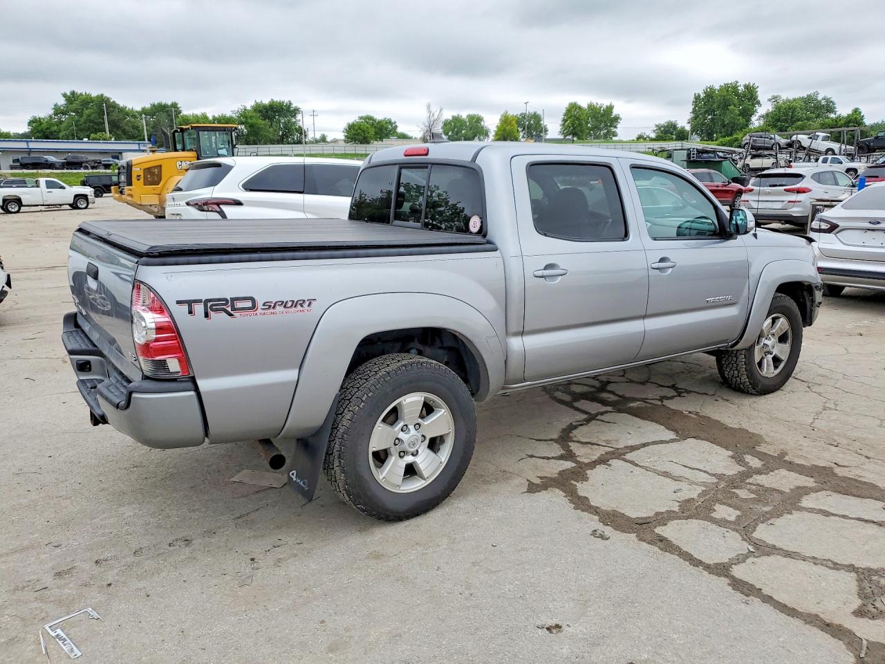 2014 Toyota Tacoma Double Cab Silver vin: 3TMLU4EN0EM137845