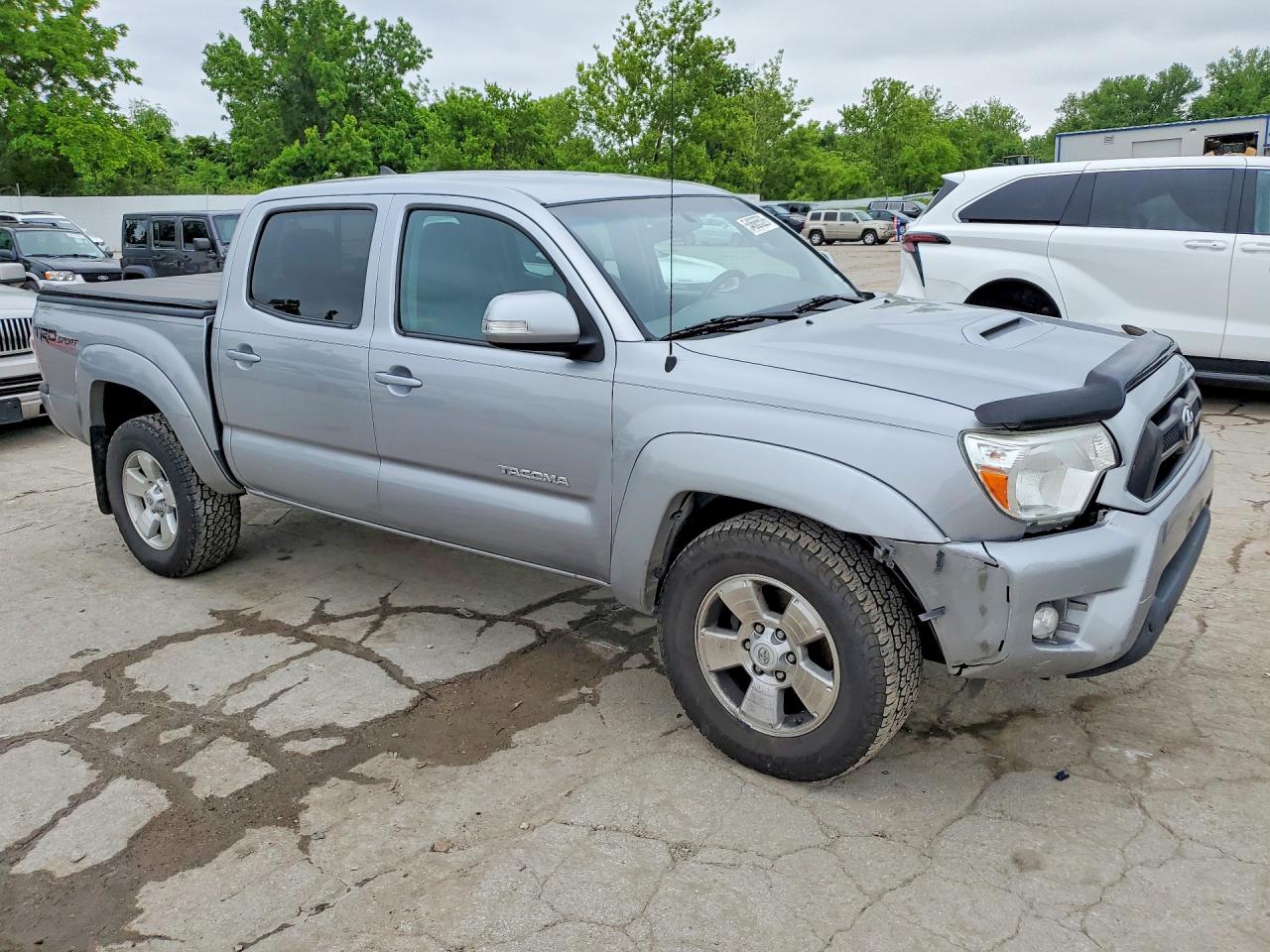 2014 Toyota Tacoma Double Cab Silver vin: 3TMLU4EN0EM137845