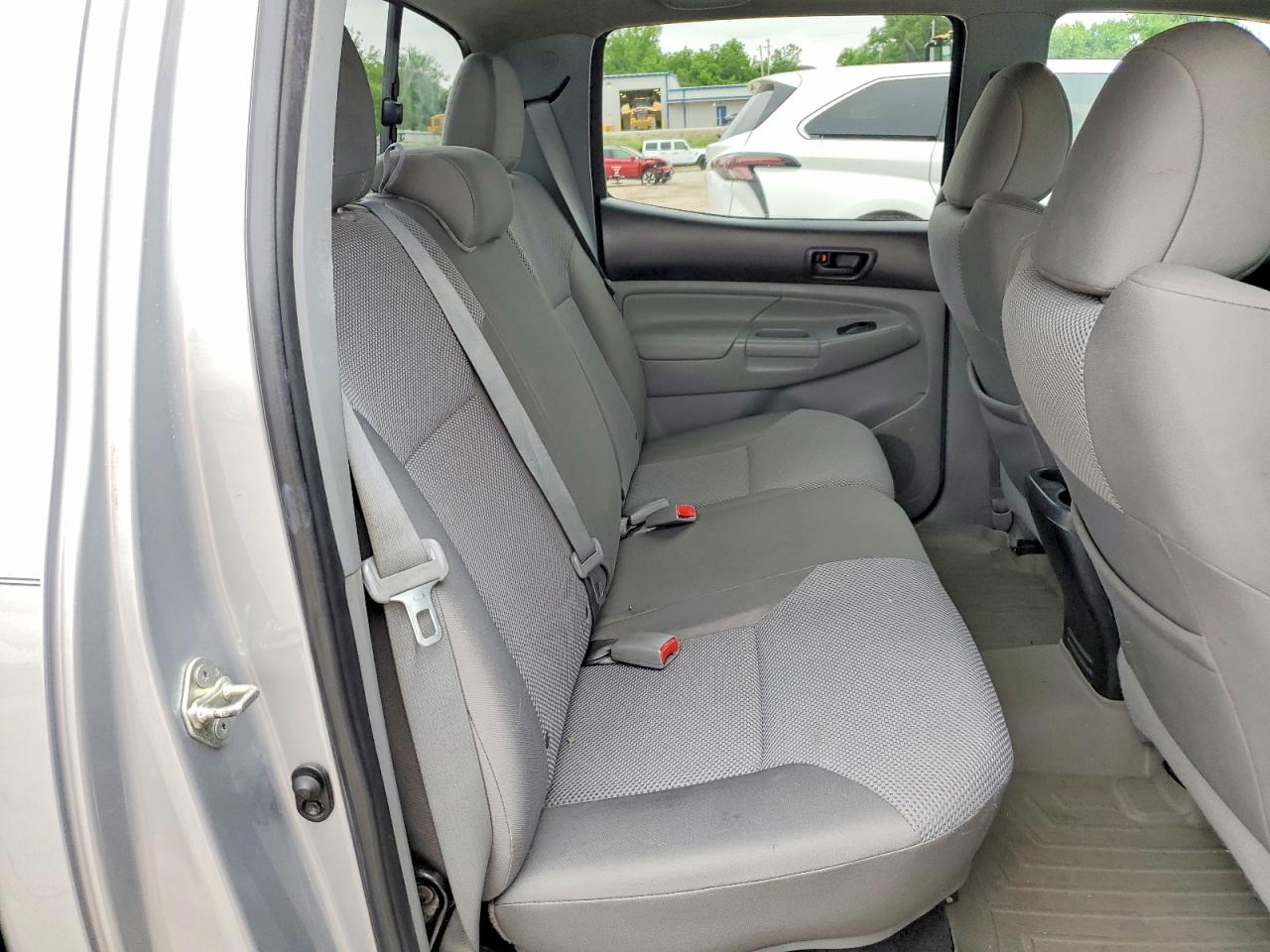 2014 Toyota Tacoma Double Cab Silver vin: 3TMLU4EN0EM137845