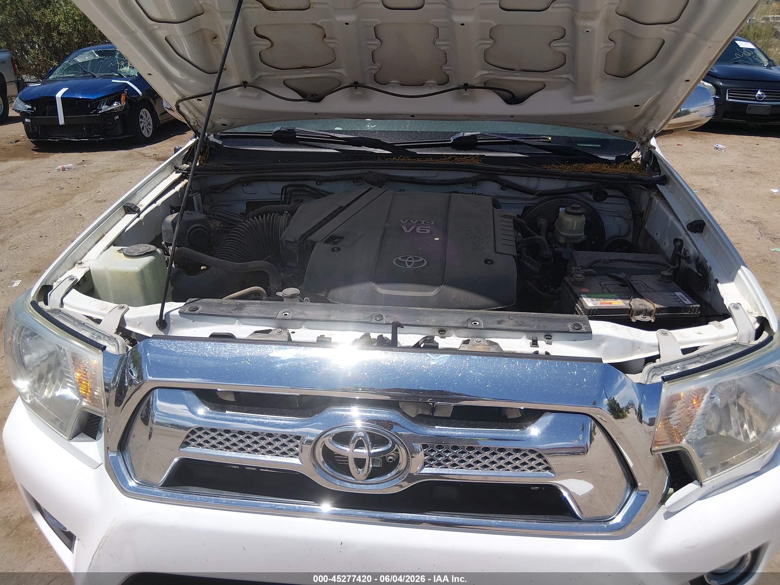 2014 Toyota Tacoma Base V6 White vin: 3TMLU4EN0EM163295