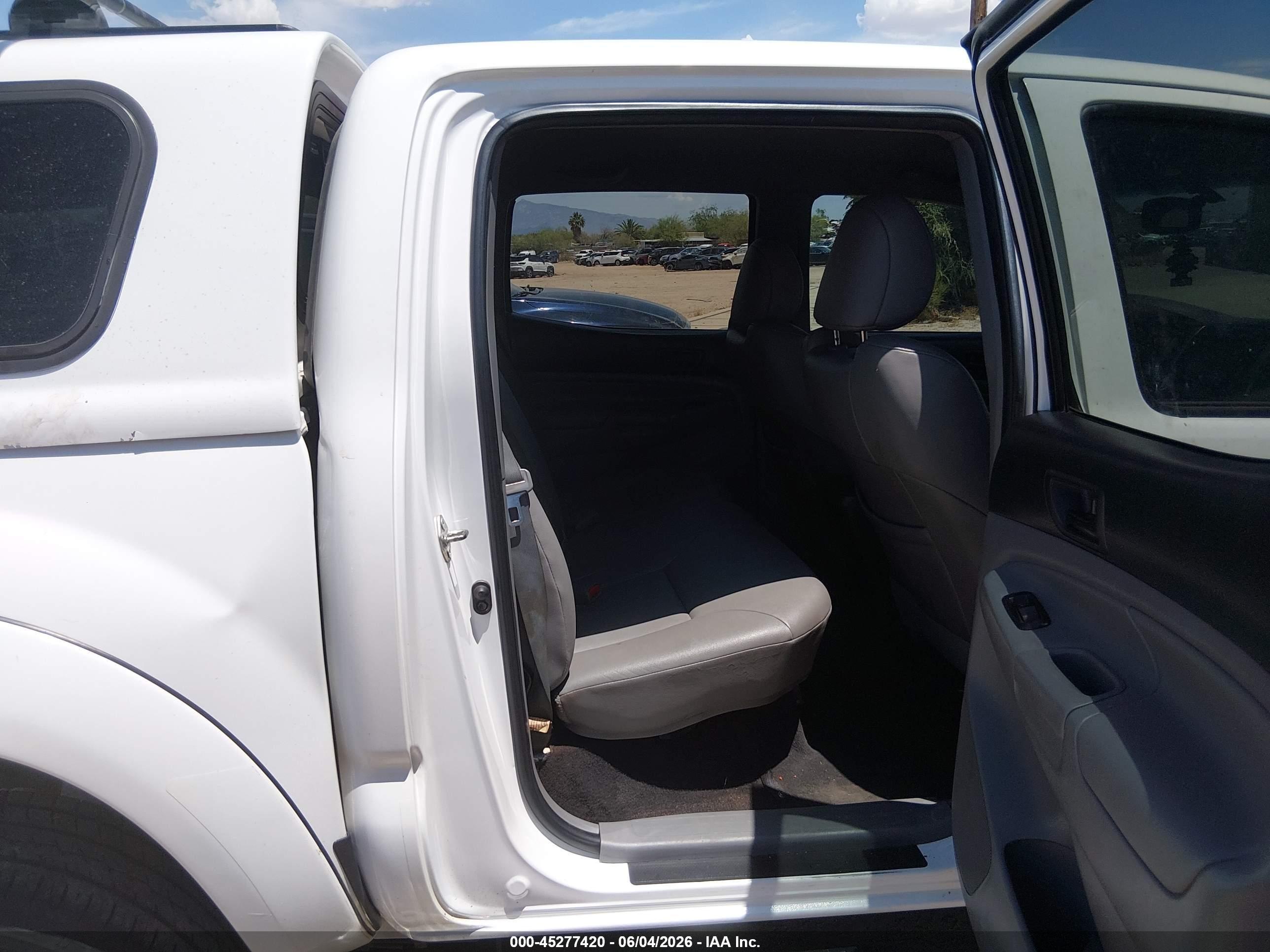 2014 Toyota Tacoma Base V6 White vin: 3TMLU4EN0EM163295