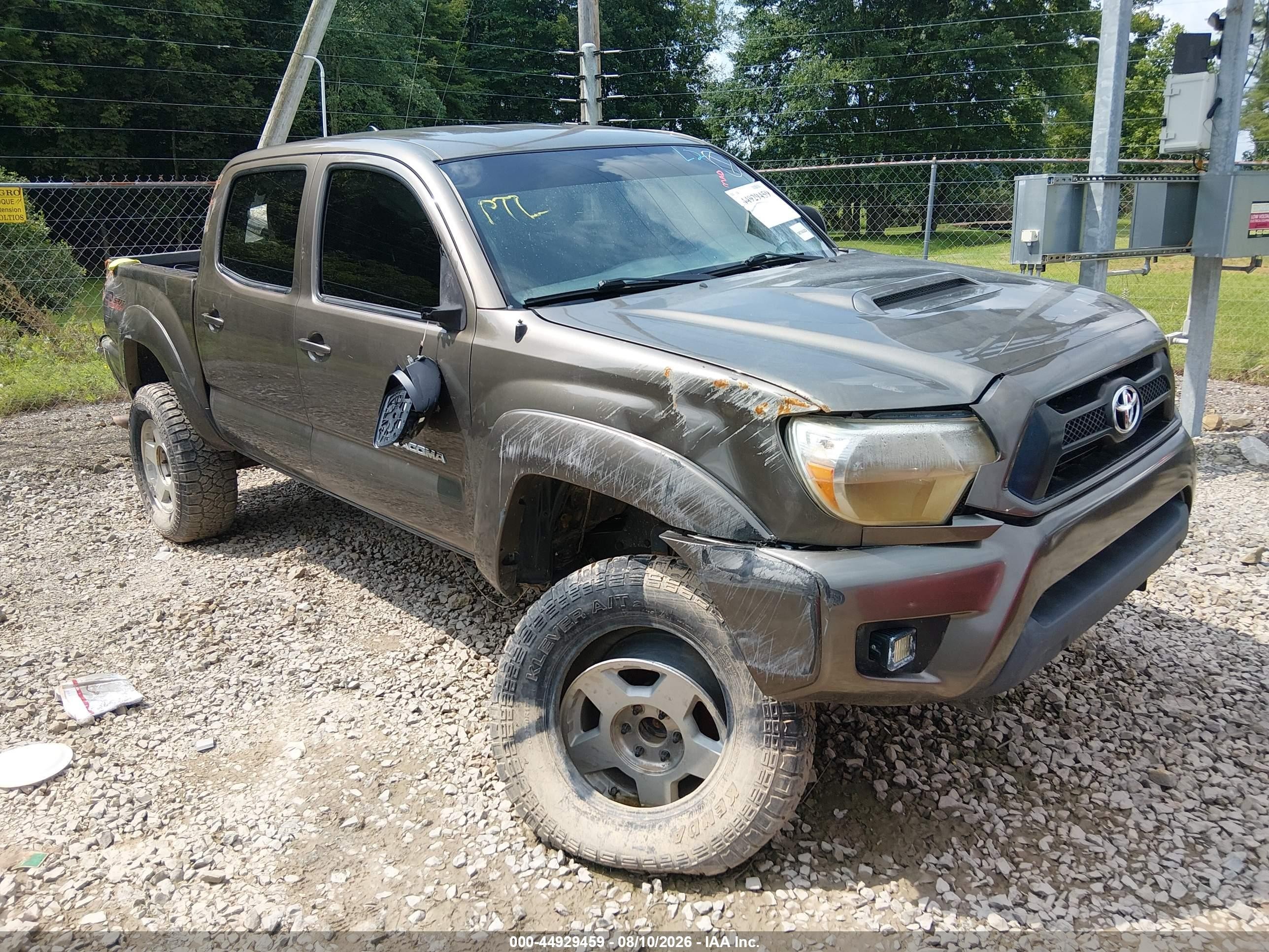 2015 Toyota Tacoma Base V6 Коричневый vin: 3TMLU4EN0FM173956
