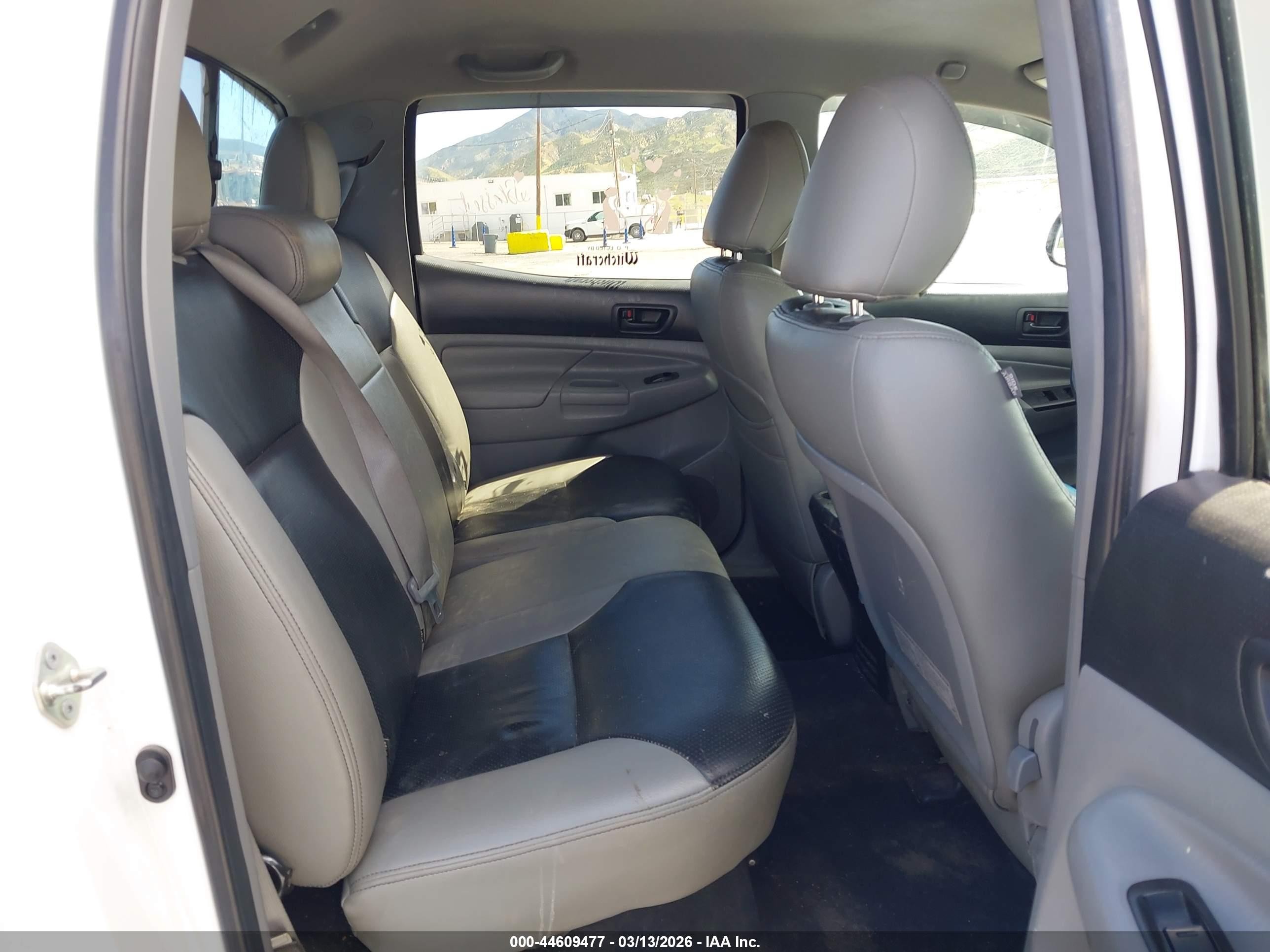 2015 Toyota Tacoma Base V6 White vin: 3TMLU4EN0FM189588