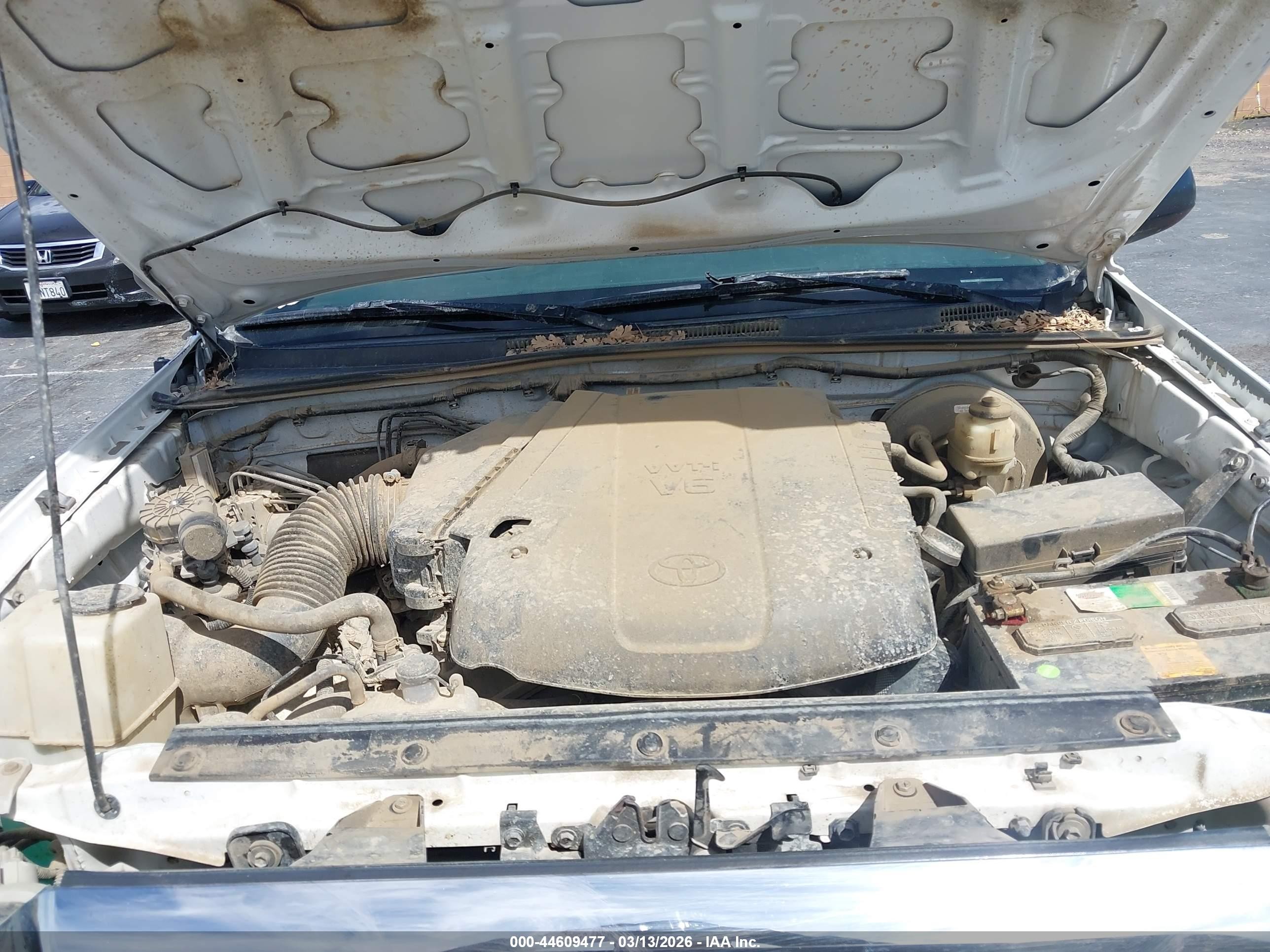 2015 Toyota Tacoma Base V6 White vin: 3TMLU4EN0FM189588