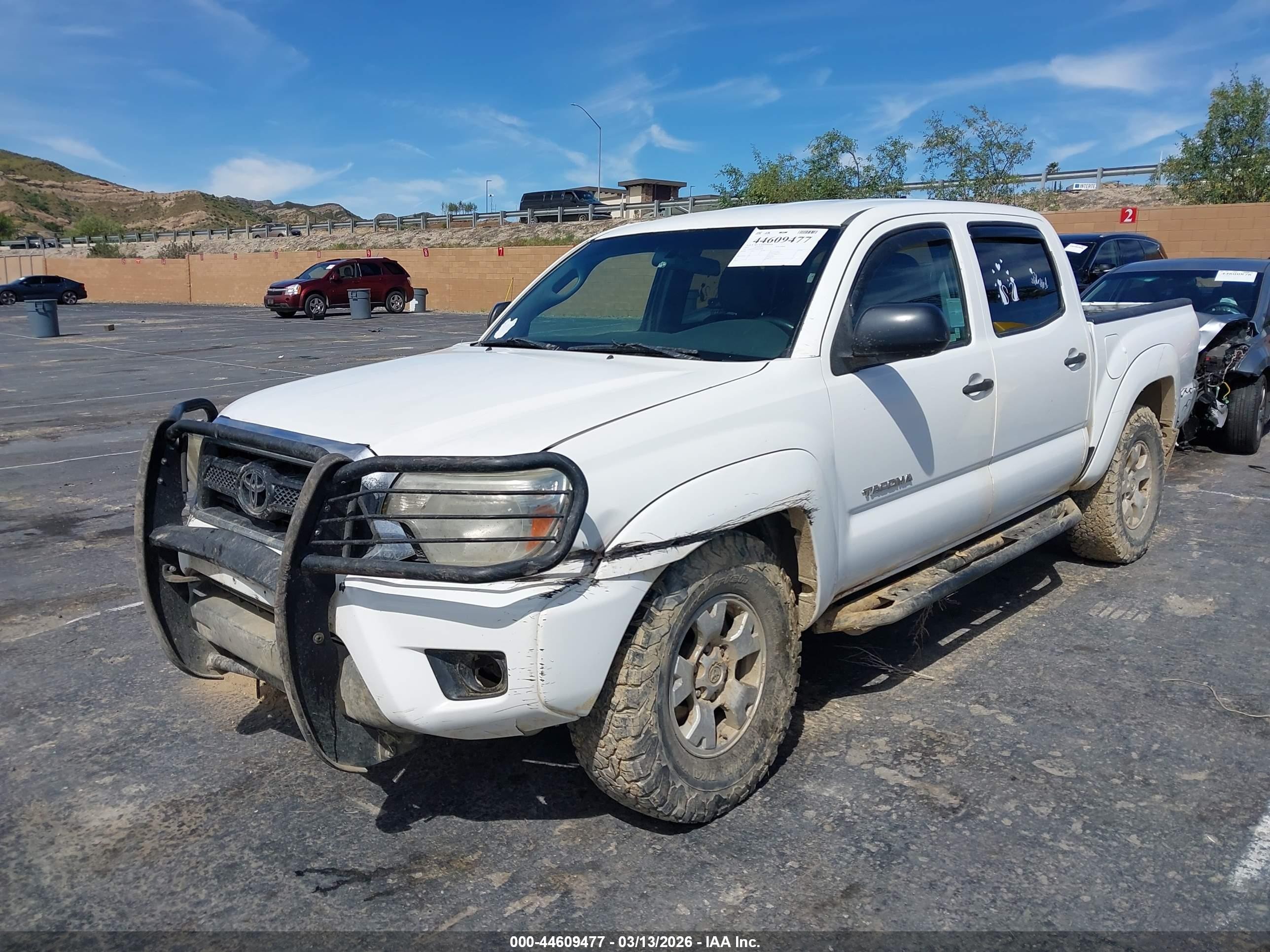 2015 Toyota Tacoma Base V6 White vin: 3TMLU4EN0FM189588