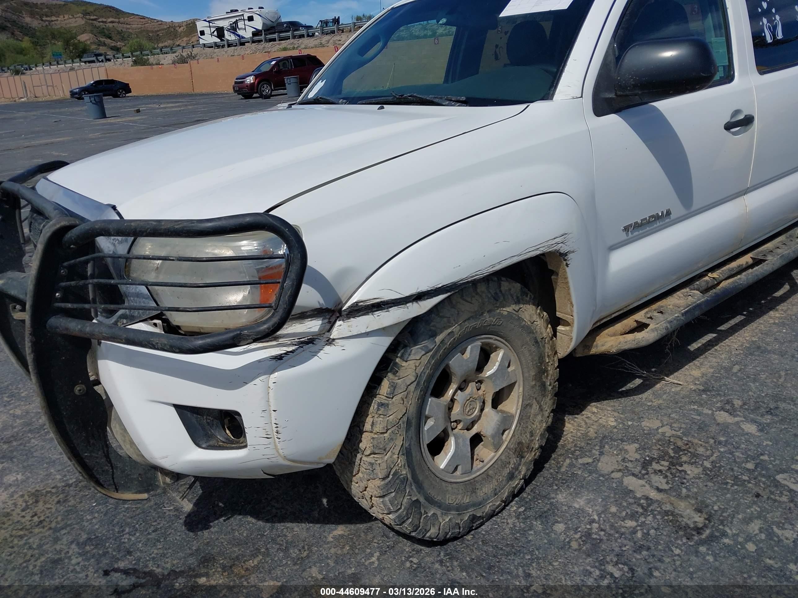 2015 Toyota Tacoma Base V6 White vin: 3TMLU4EN0FM189588