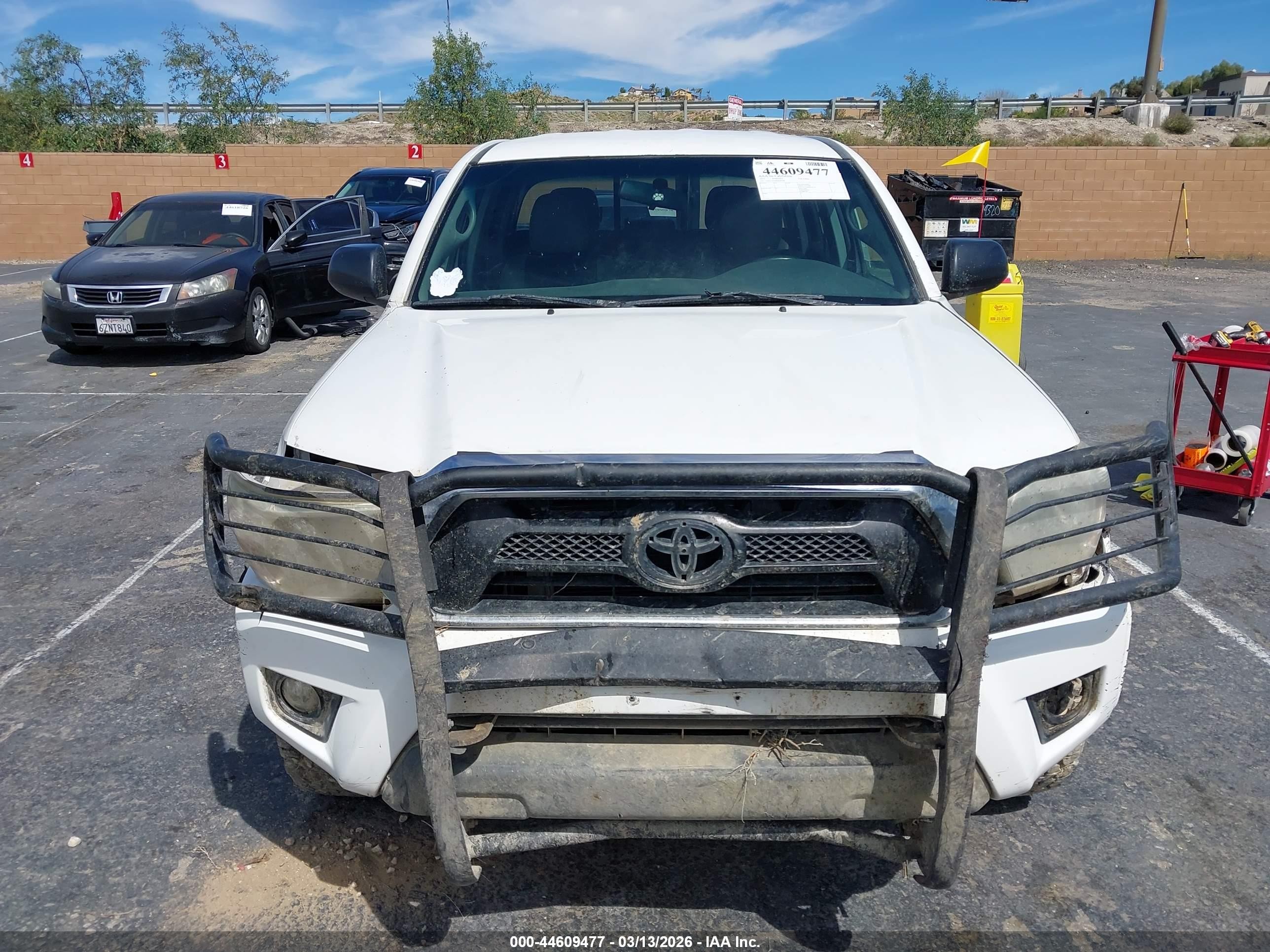 2015 Toyota Tacoma Base V6 White vin: 3TMLU4EN0FM189588