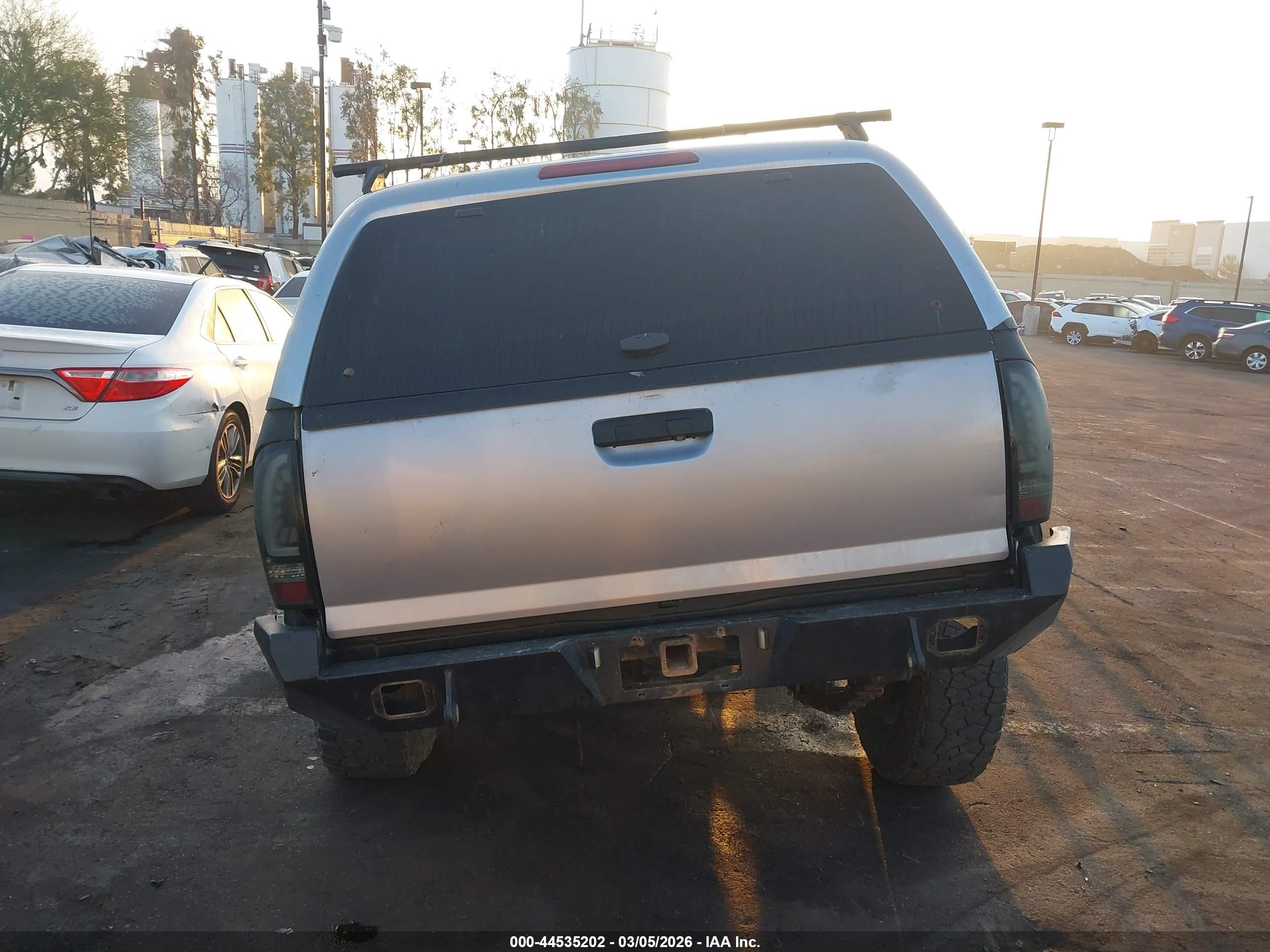2015 Toyota Tacoma Base V6 Silver vin: 3TMLU4EN0FM189638