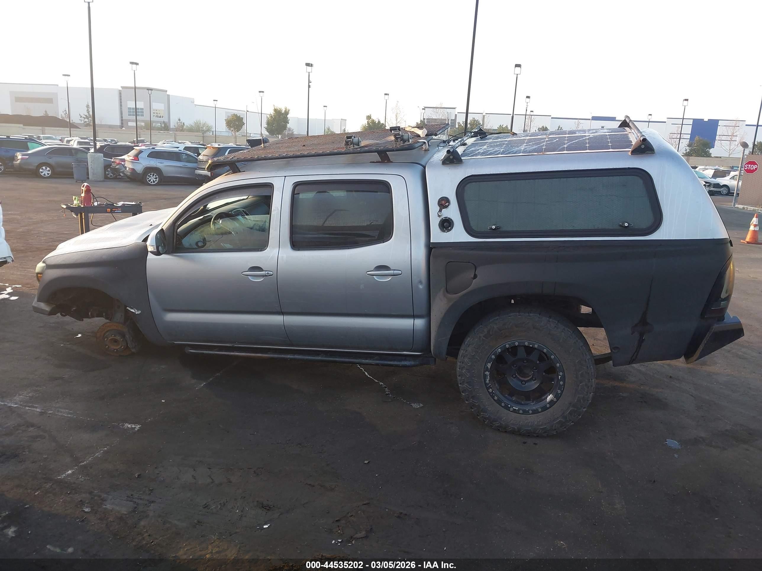 2015 Toyota Tacoma Base V6 Silver vin: 3TMLU4EN0FM189638