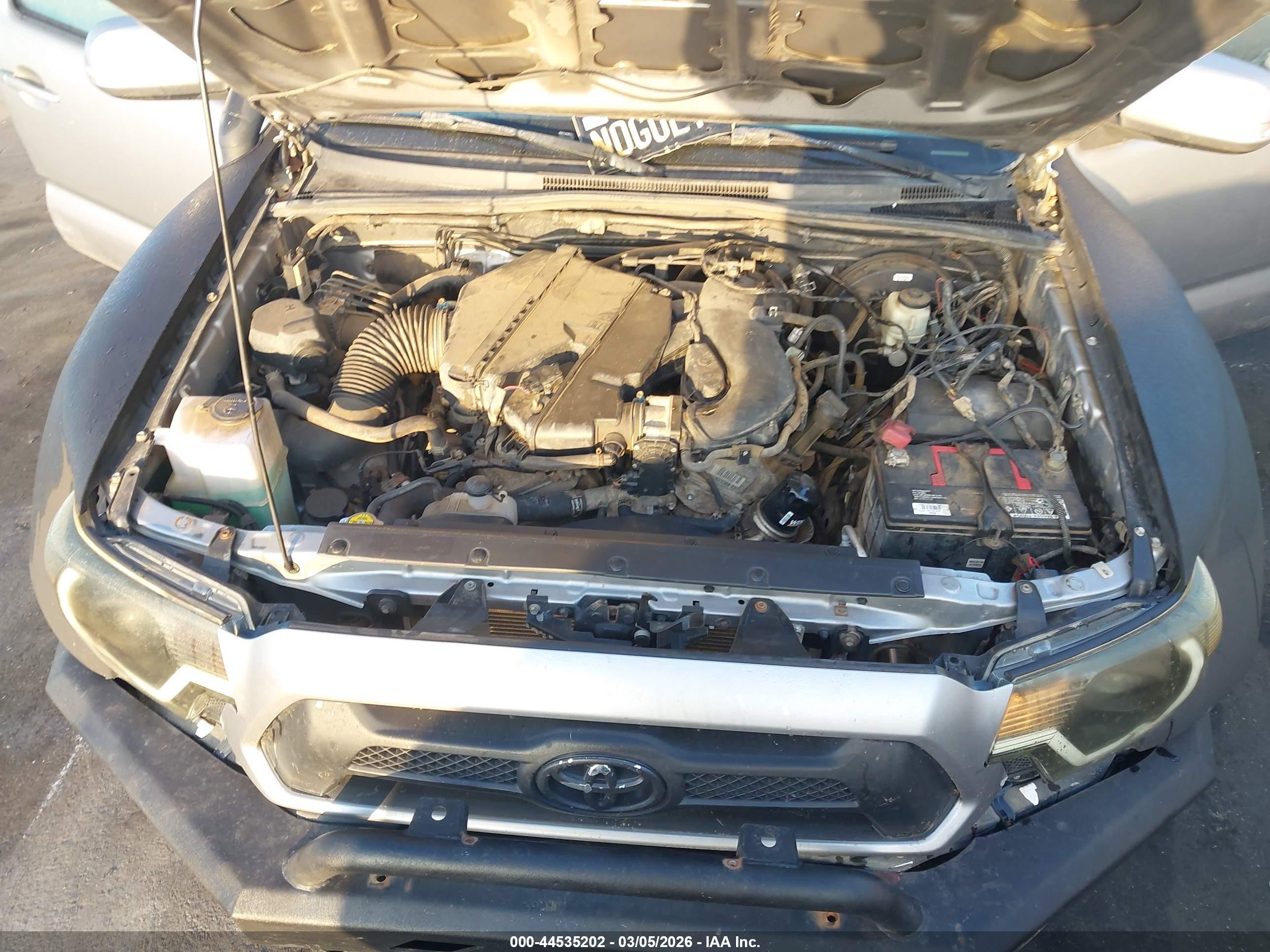 2015 Toyota Tacoma Base V6 Silver vin: 3TMLU4EN0FM189638