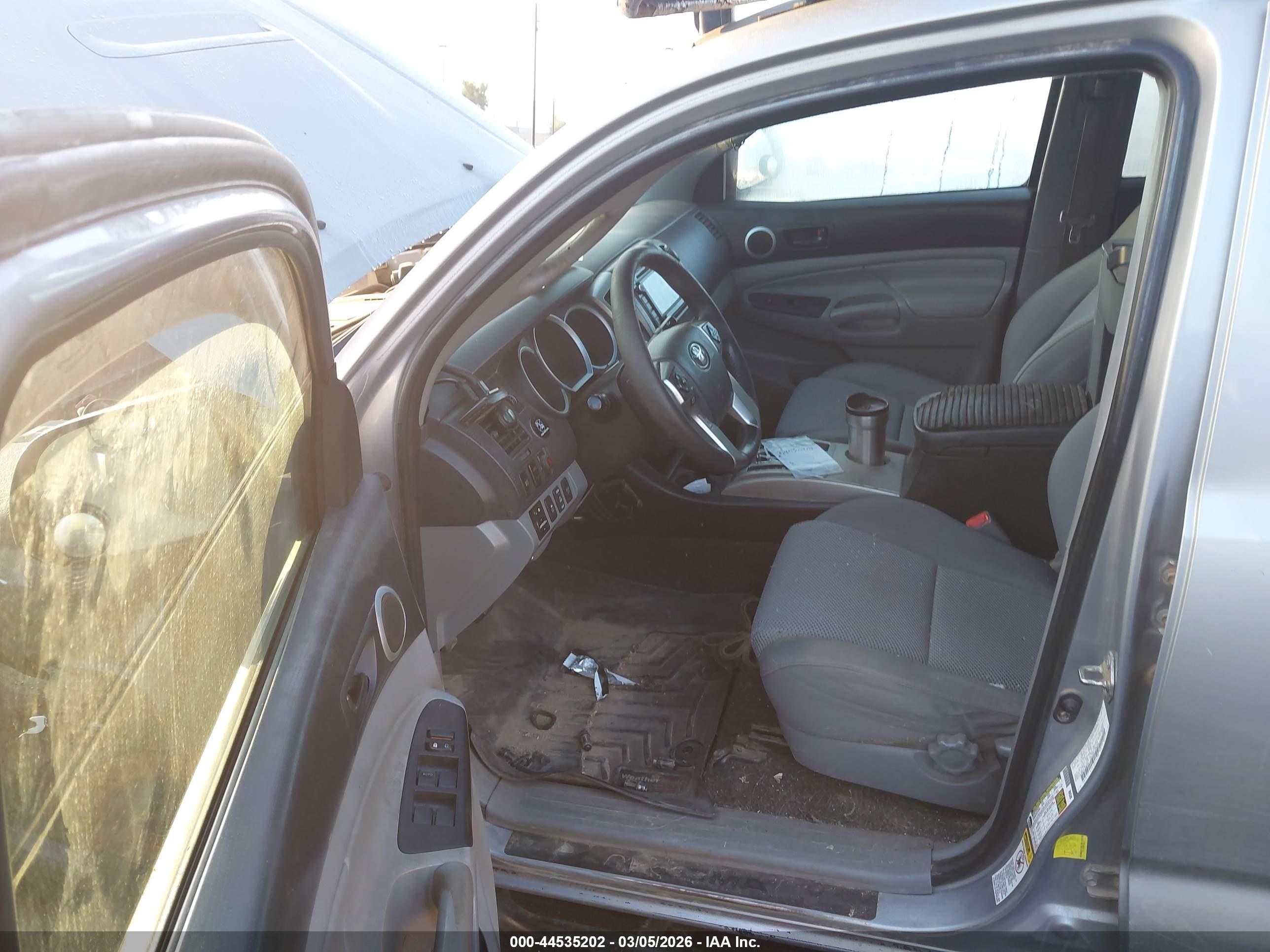 2015 Toyota Tacoma Base V6 Silver vin: 3TMLU4EN0FM189638