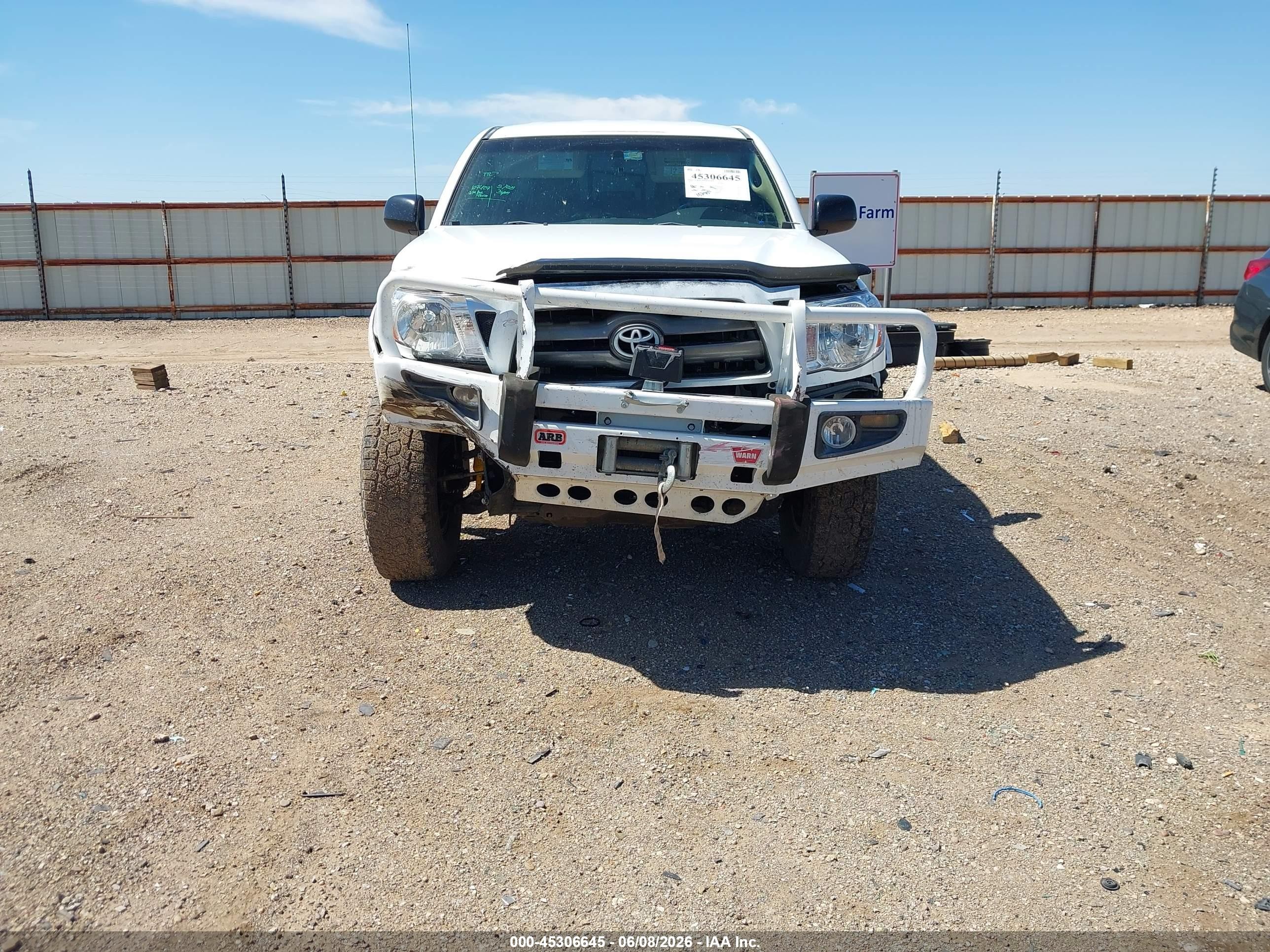 2010 Toyota Tacoma Base V6 Белый vin: 3TMLU4EN1AM041829